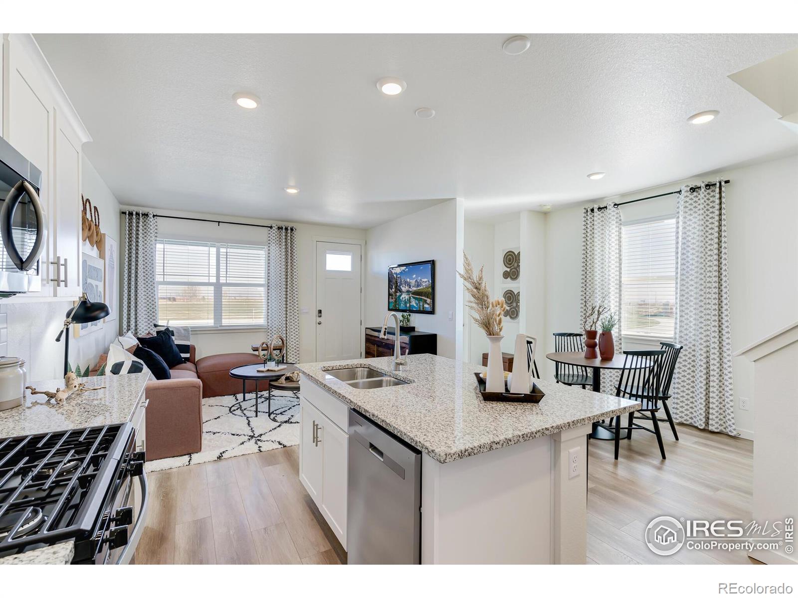 MLS Image #11 for 920  logan peak way,berthoud, Colorado