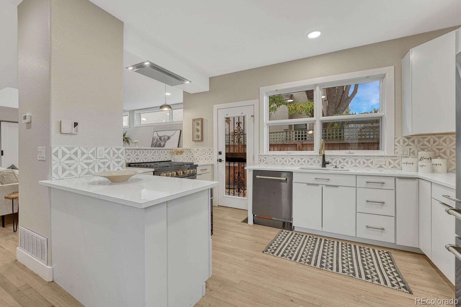 MLS Image #11 for 522  columbine street,denver, Colorado