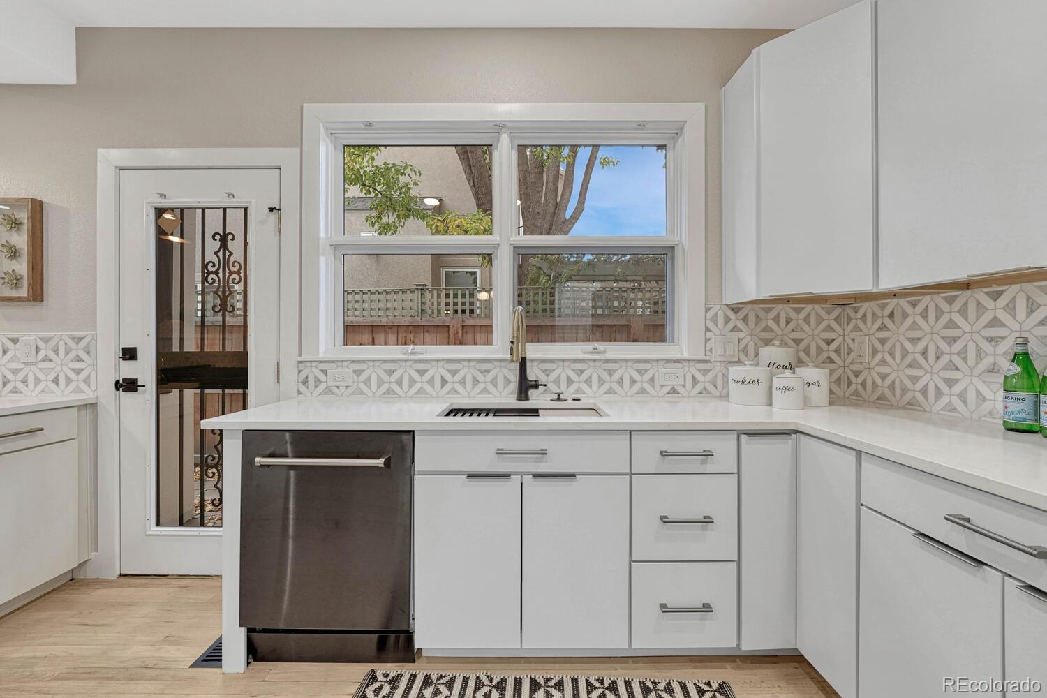 MLS Image #12 for 522  columbine street,denver, Colorado