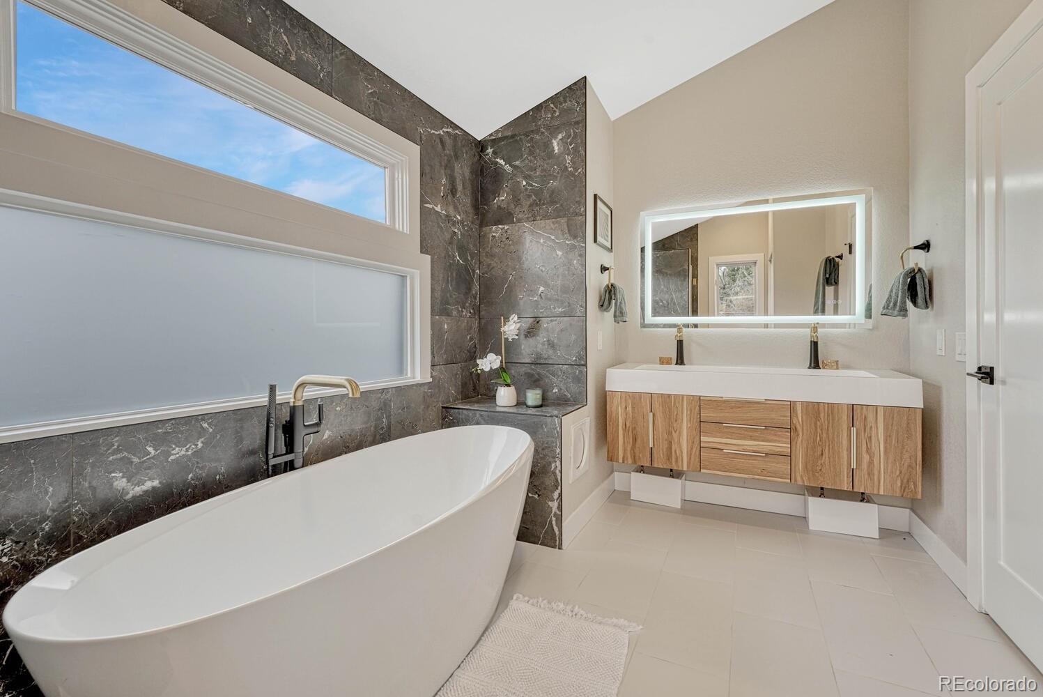MLS Image #33 for 522  columbine street,denver, Colorado