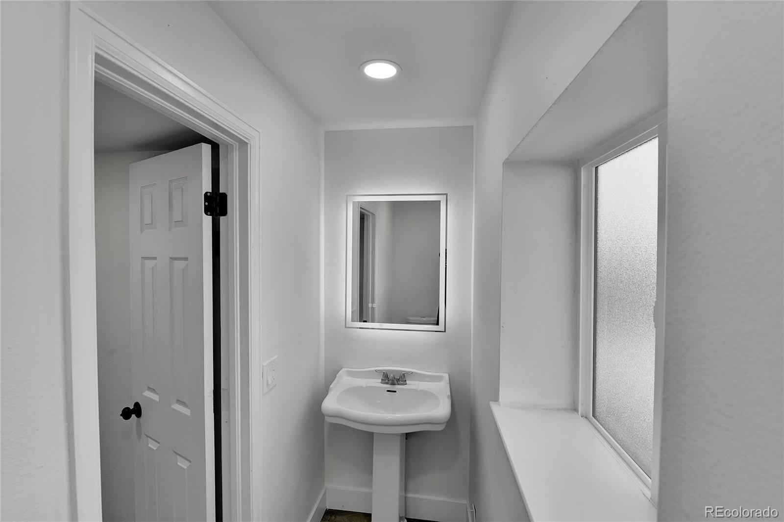 MLS Image #15 for 16555 e arkansas avenue,aurora, Colorado