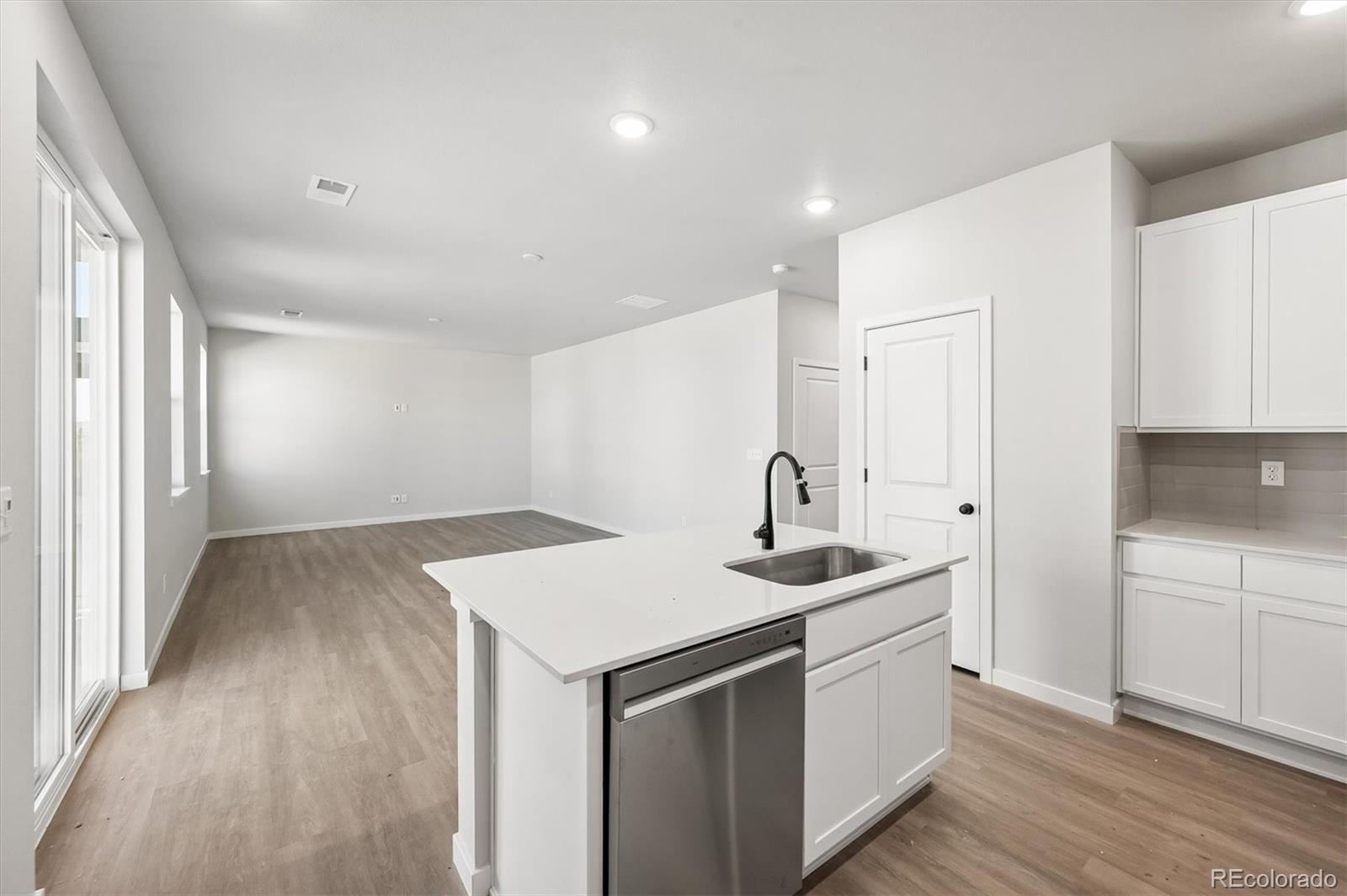 MLS Image #10 for 22795 e 47th avenue,aurora, Colorado