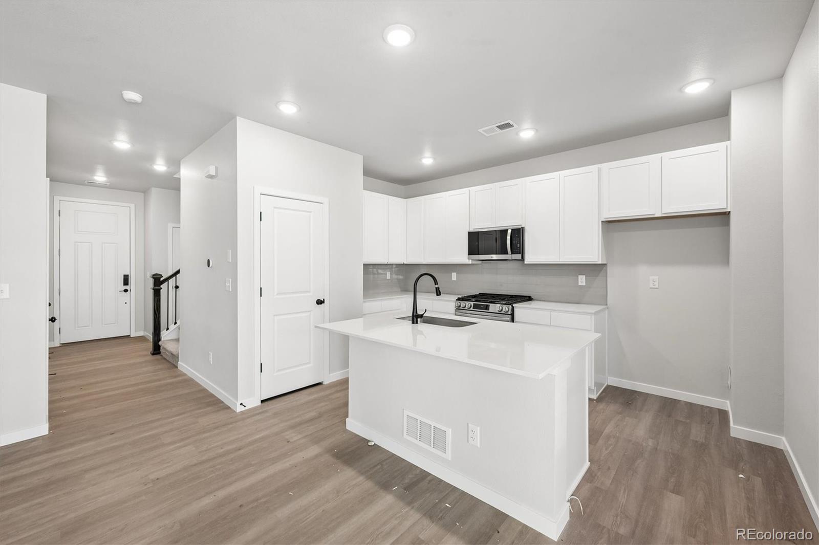 MLS Image #7 for 22795 e 47th avenue,aurora, Colorado