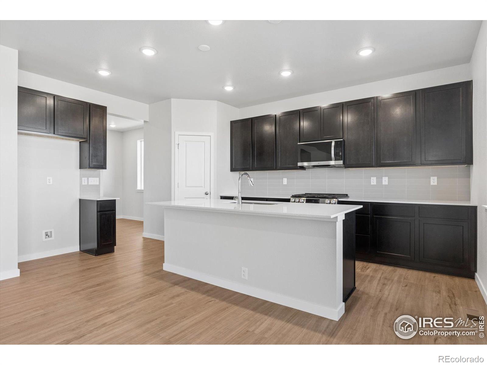 MLS Image #11 for 866  mesic lane,windsor, Colorado