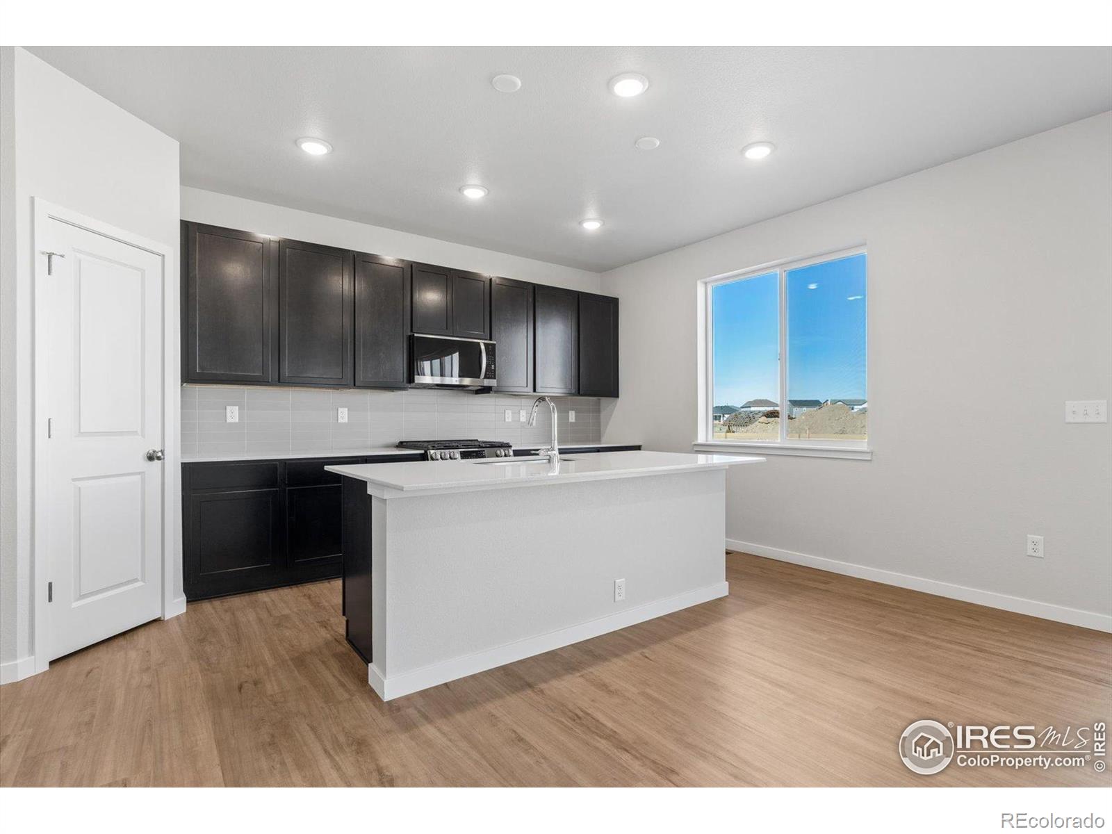 MLS Image #8 for 866  mesic lane,windsor, Colorado