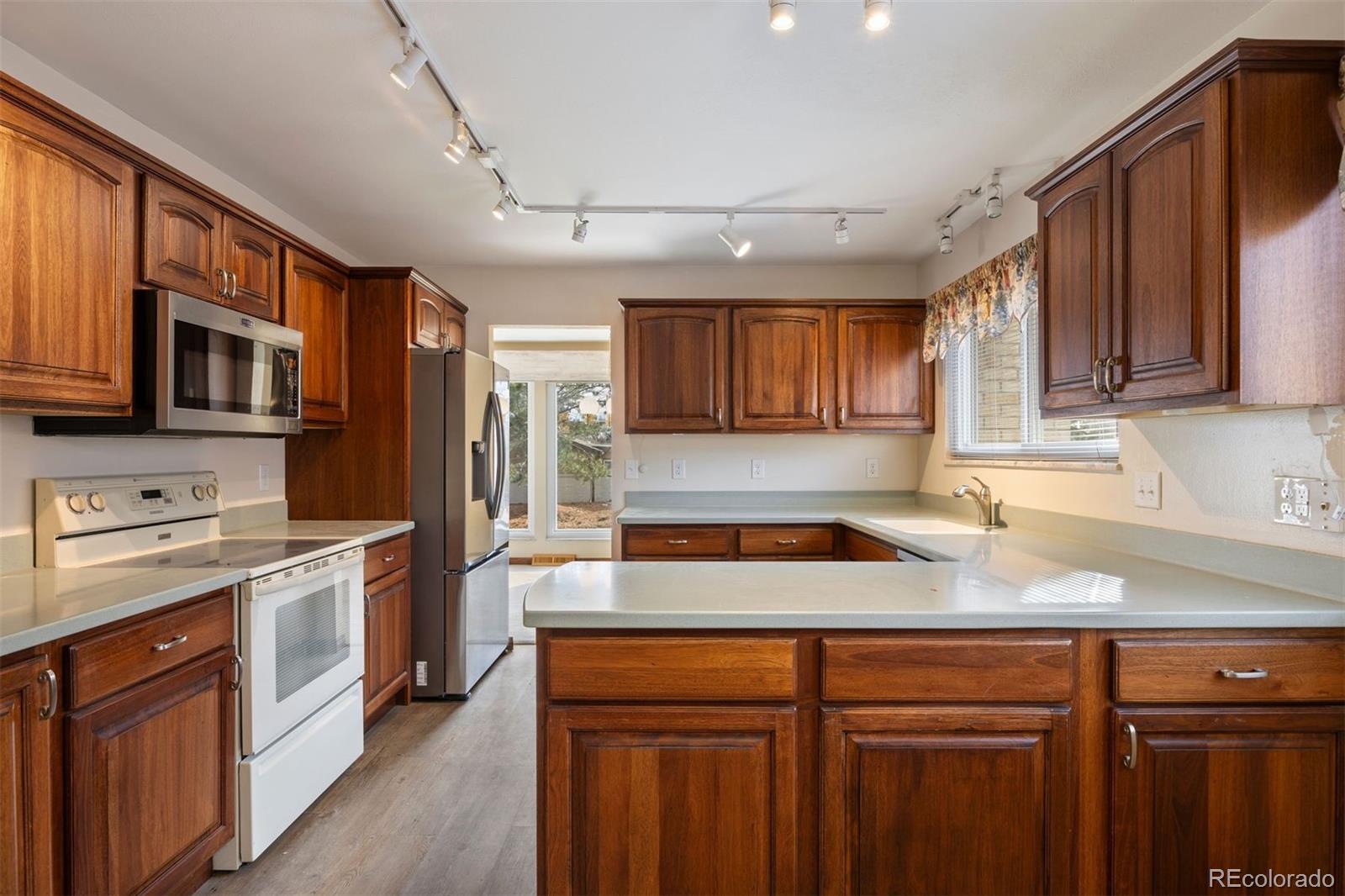 MLS Image #3 for 2594 s lima way,aurora, Colorado