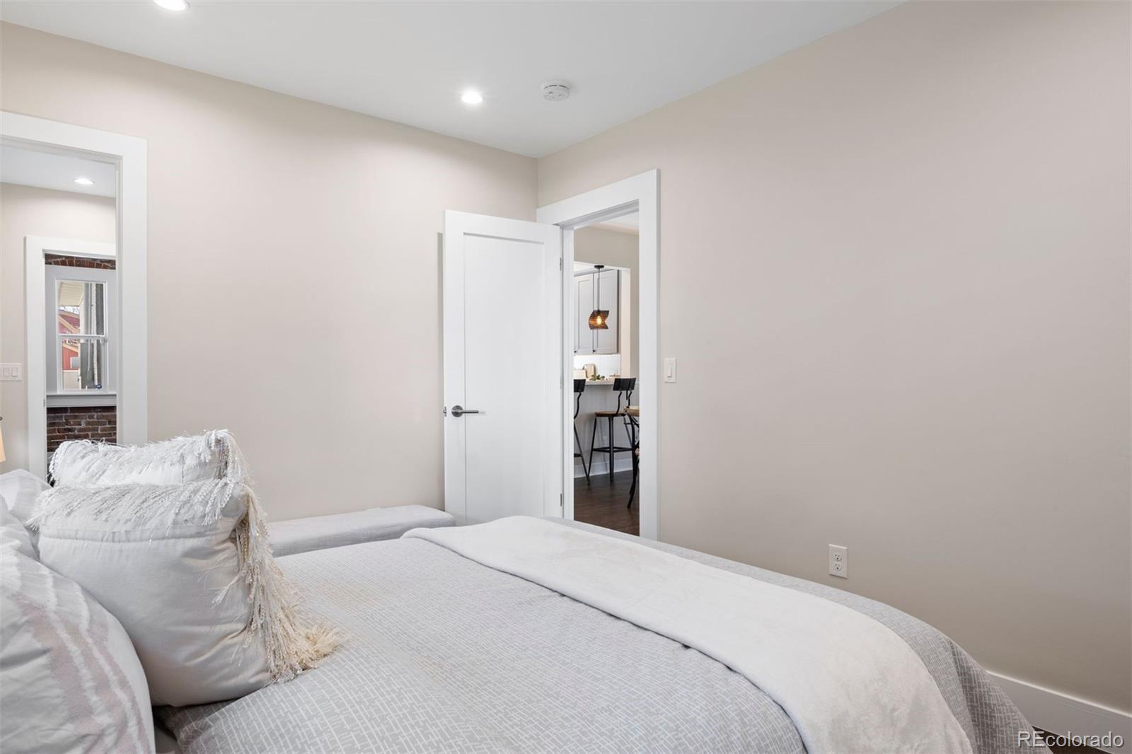 MLS Image #38 for 664 s grant street,denver, Colorado