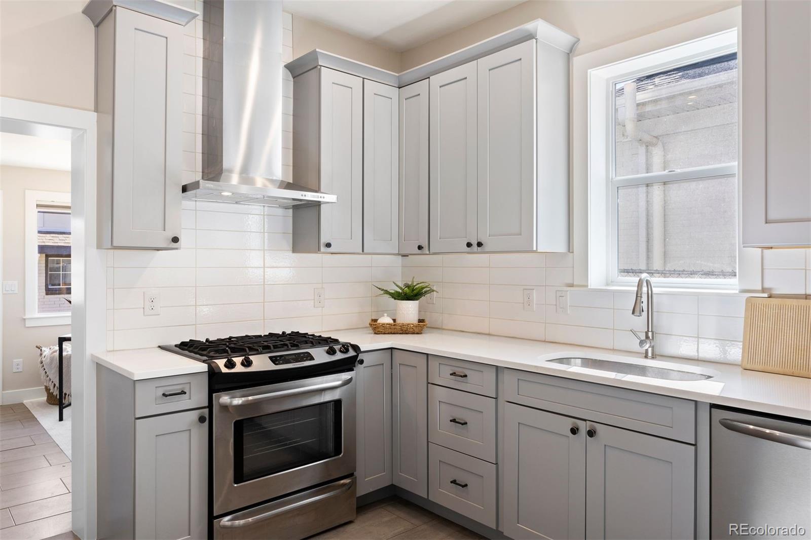 MLS Image #6 for 664 s grant street,denver, Colorado