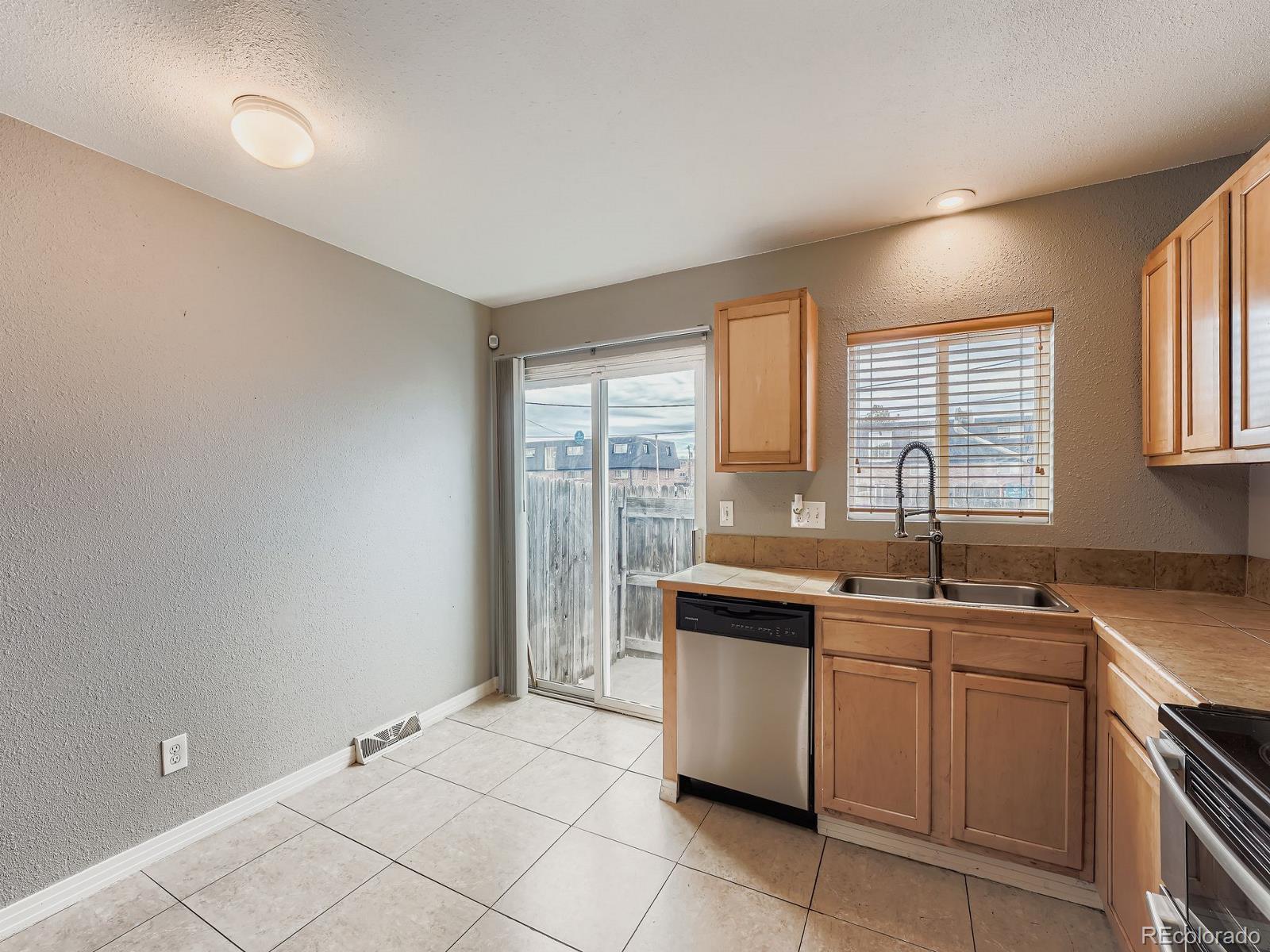 MLS Image #10 for 15747 e 13th place ,aurora, Colorado