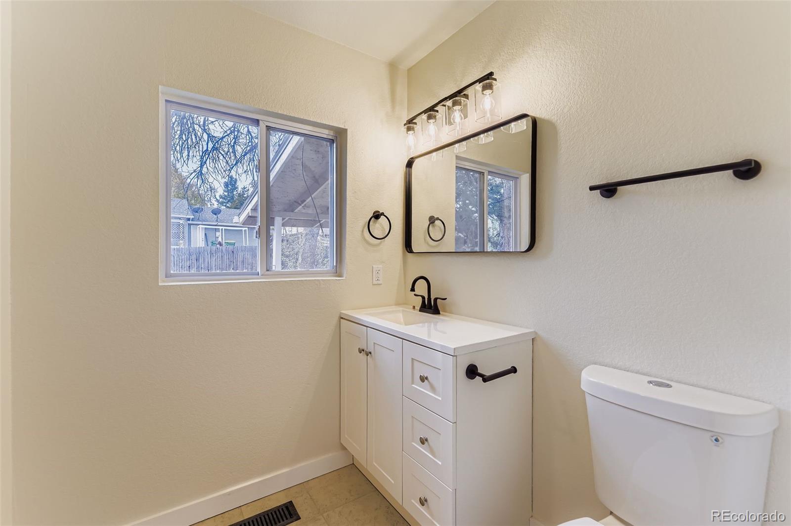 MLS Image #8 for 15512 e pacific place,aurora, Colorado