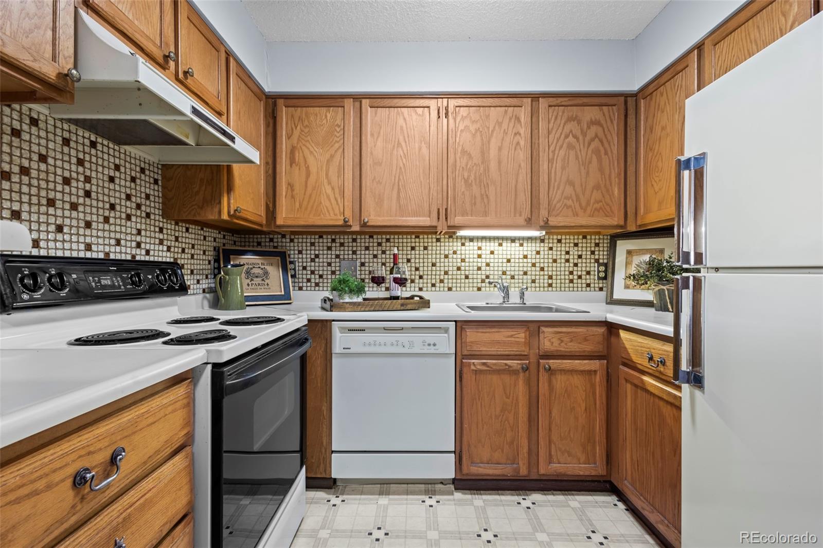 MLS Image #12 for 209  wright street 108,lakewood, Colorado