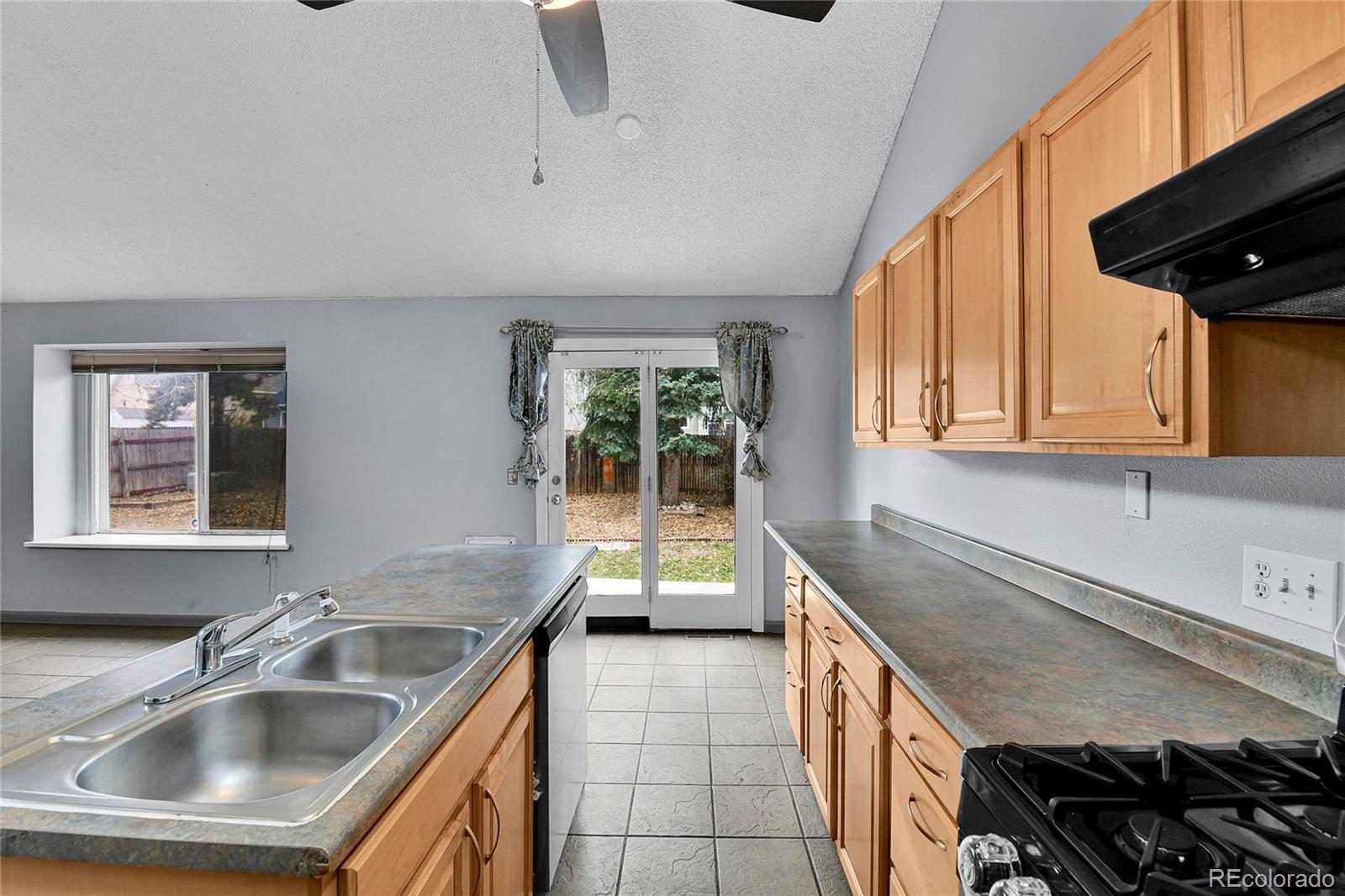 MLS Image #11 for 3963 s fundy circle,aurora, Colorado