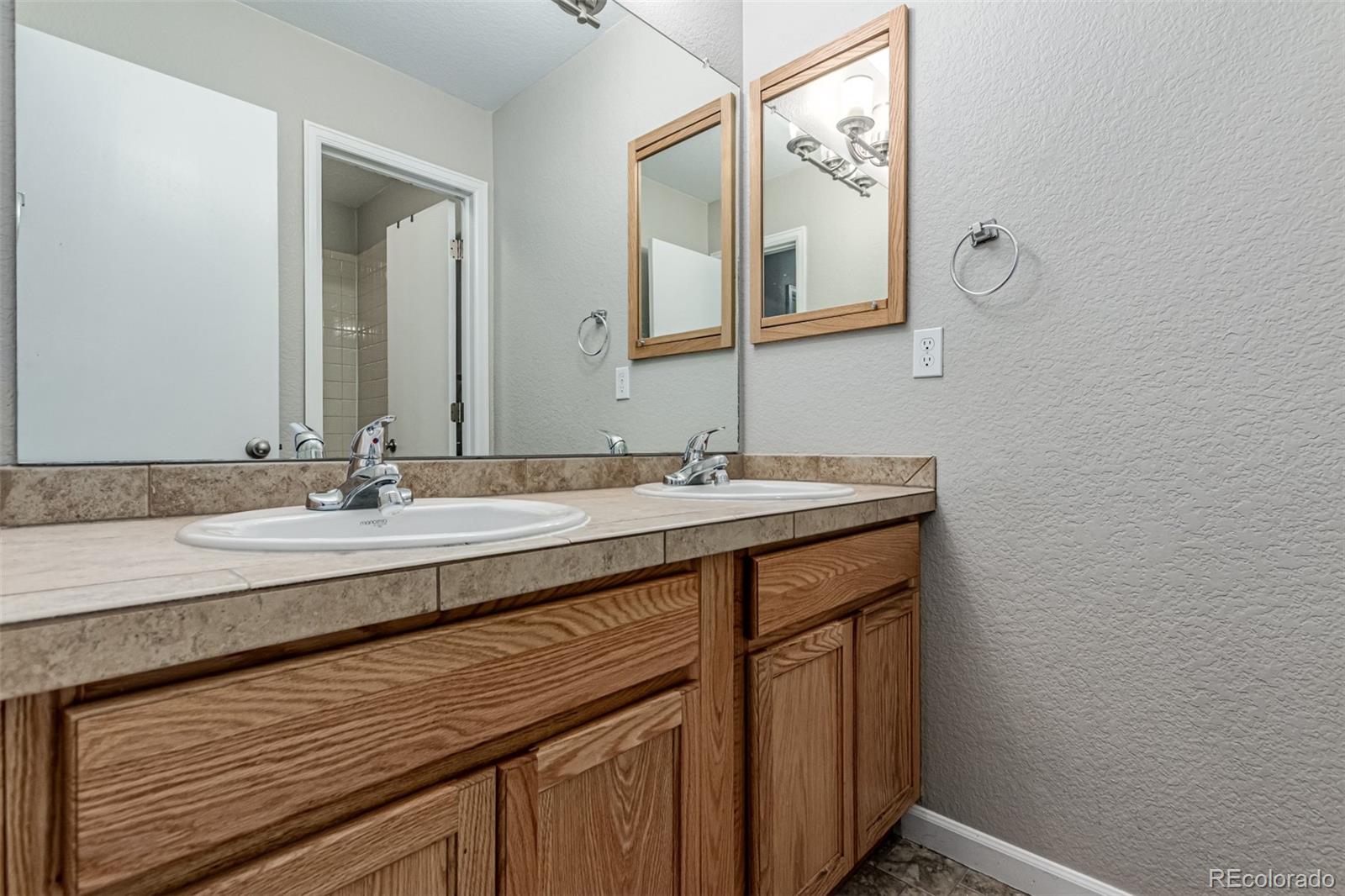 MLS Image #11 for 55494 e 28th place,strasburg, Colorado