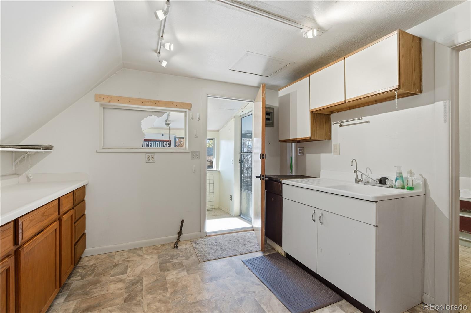MLS Image #10 for 213 s bannock street,denver, Colorado