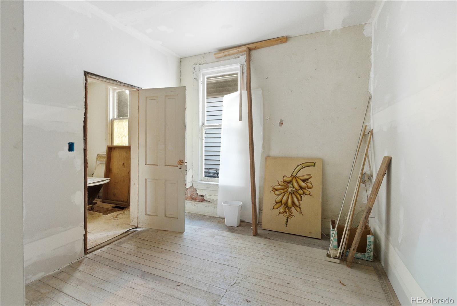 MLS Image #4 for 213 s bannock street,denver, Colorado