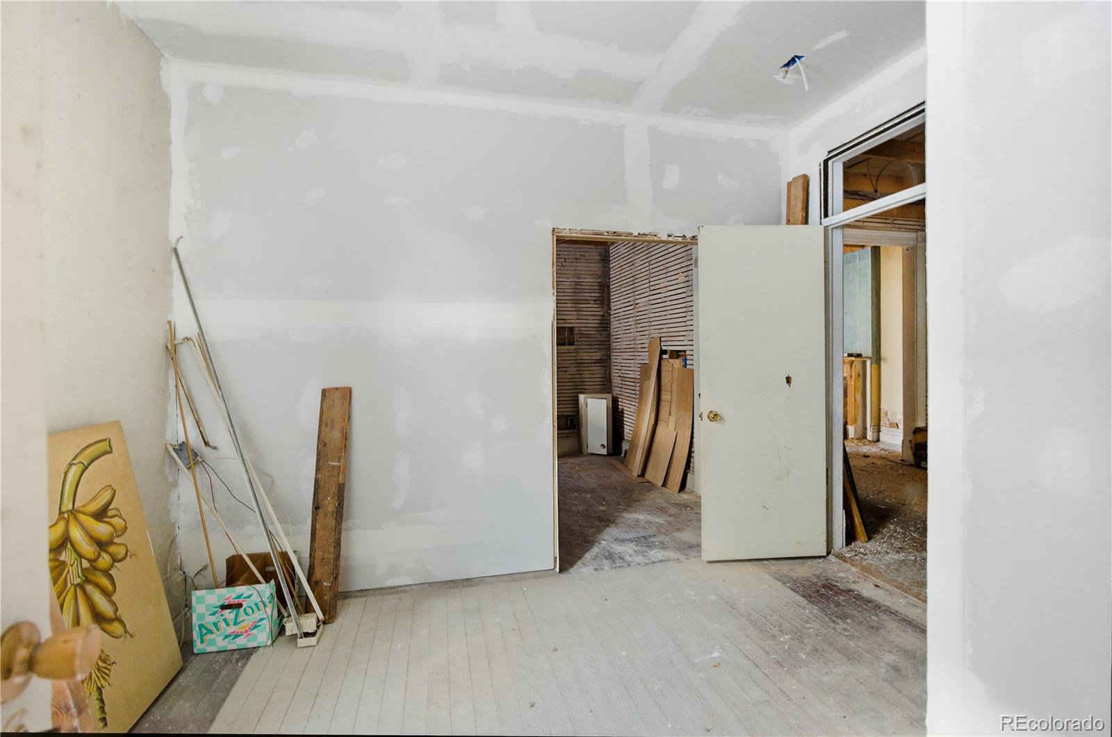 MLS Image #5 for 213 s bannock street,denver, Colorado