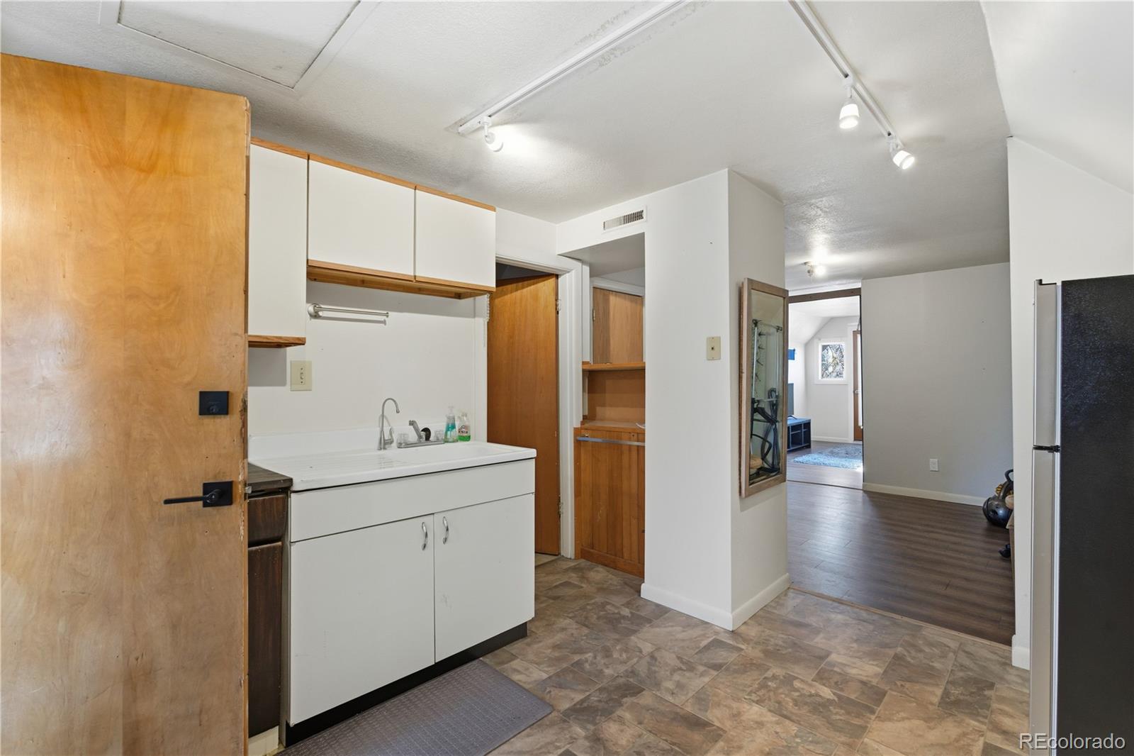 MLS Image #9 for 213 s bannock street,denver, Colorado