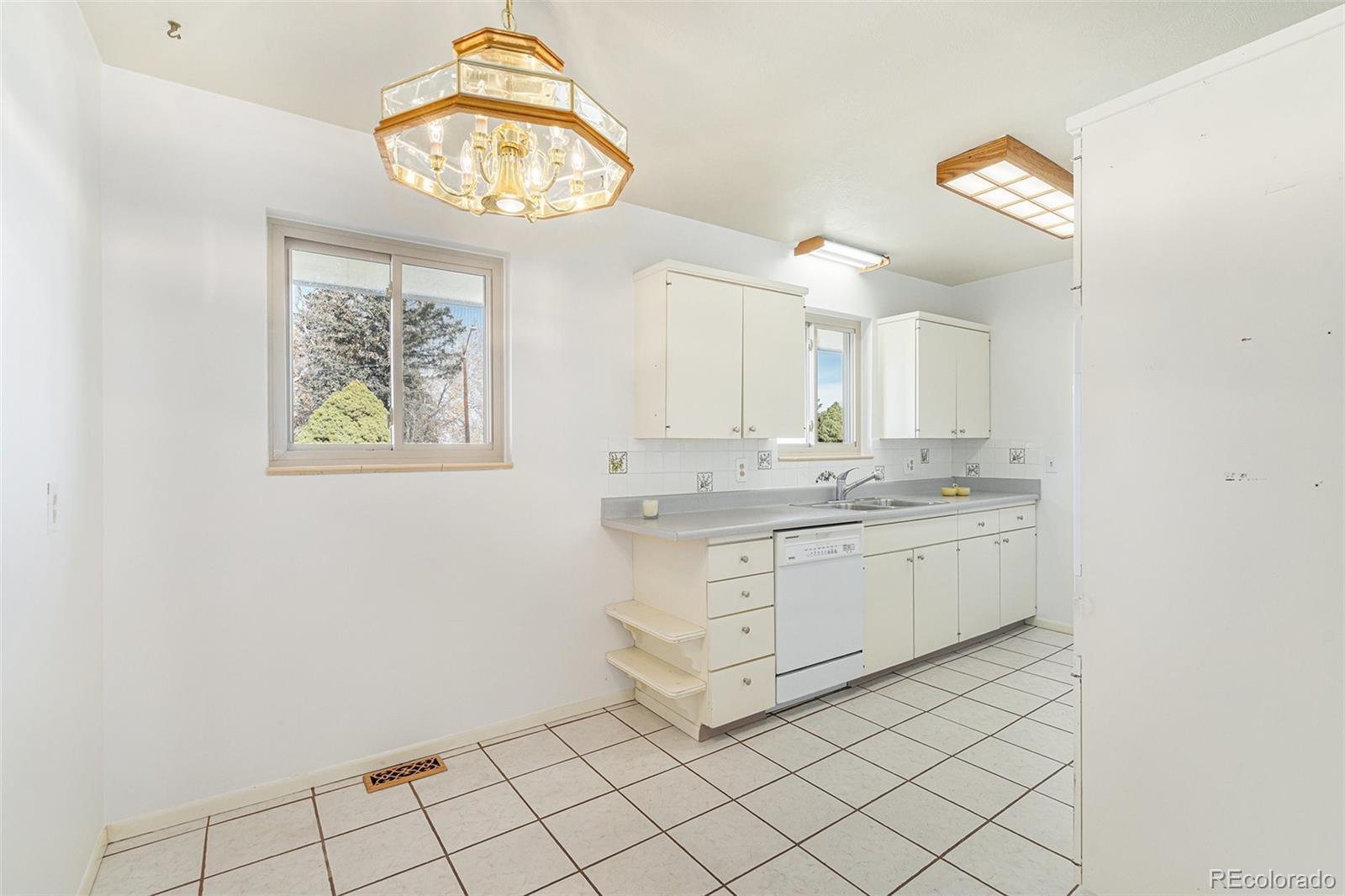 MLS Image #3 for 2096 e mineral avenue,centennial, Colorado