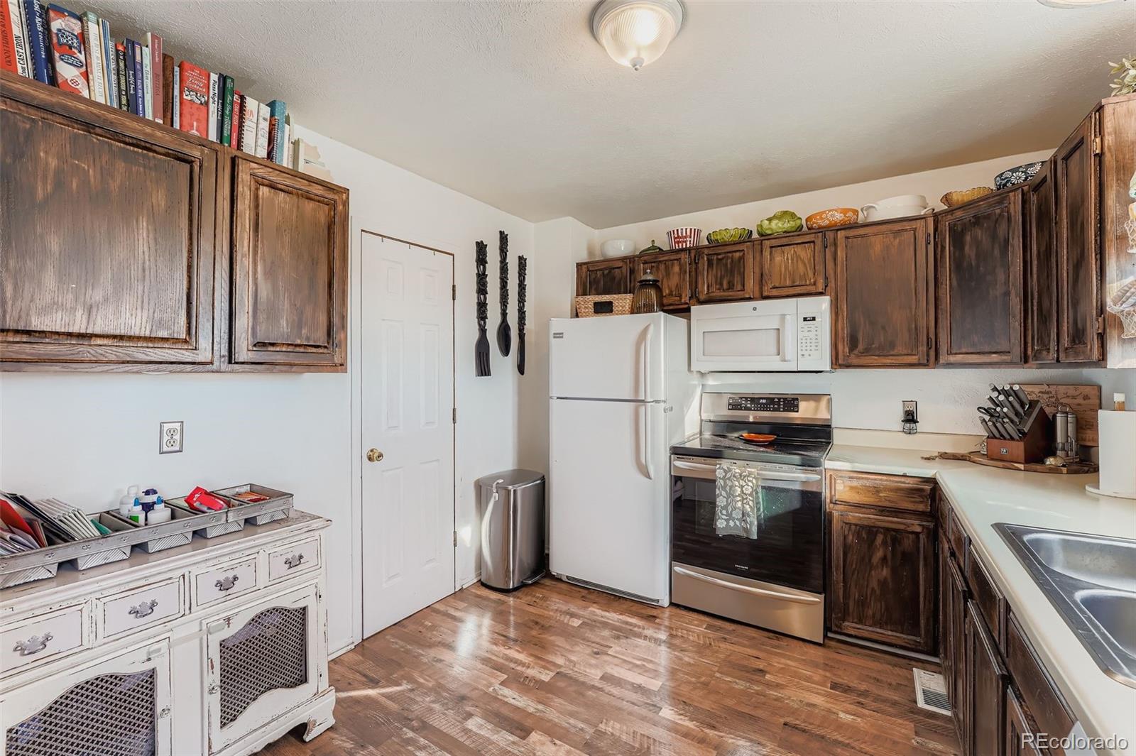 MLS Image #10 for 19054 e 16th avenue,aurora, Colorado