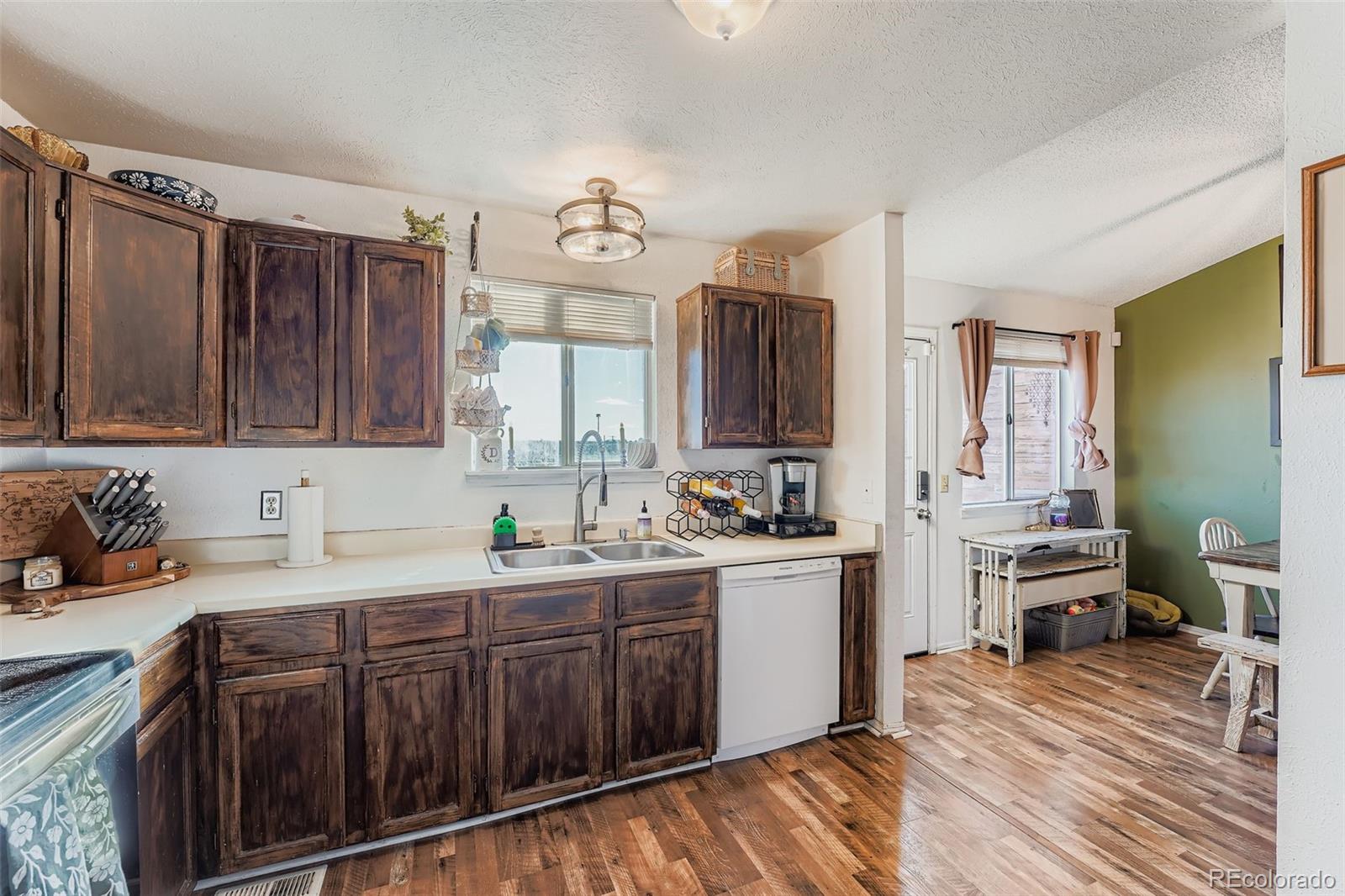 MLS Image #13 for 19054 e 16th avenue,aurora, Colorado