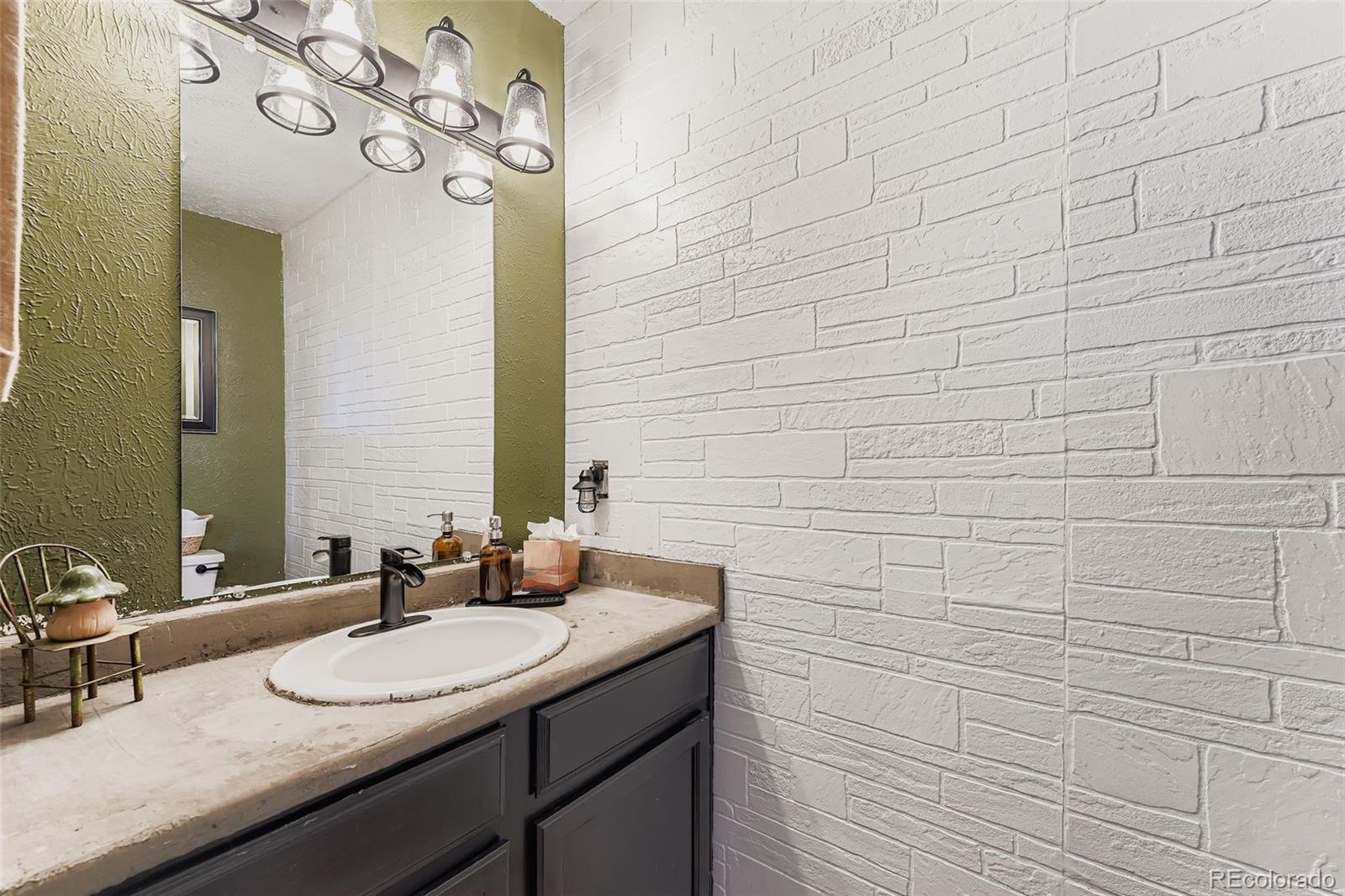 MLS Image #15 for 19054 e 16th avenue,aurora, Colorado