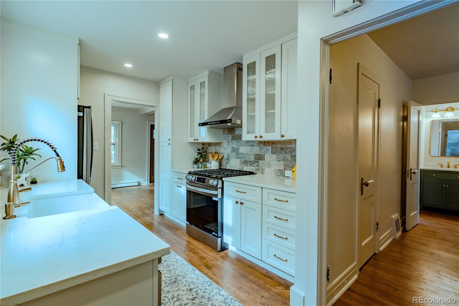 MLS Image #11 for 2140 s washington street,denver, Colorado