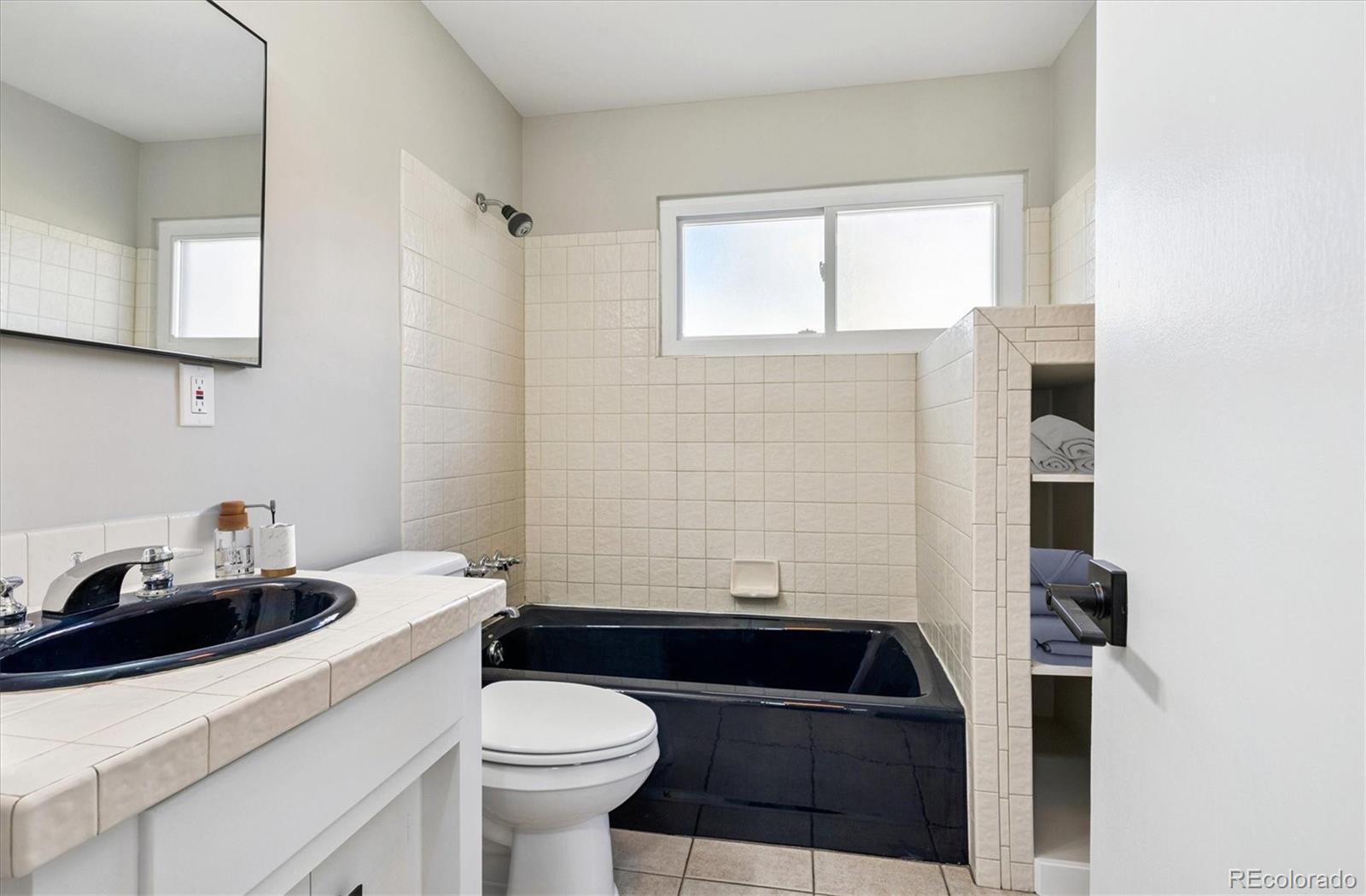 MLS Image #13 for 2436 s leyden street,denver, Colorado
