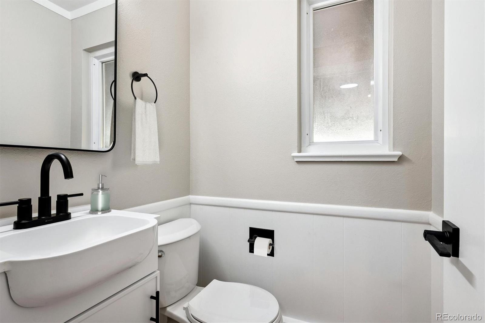 MLS Image #9 for 2436 s leyden street,denver, Colorado