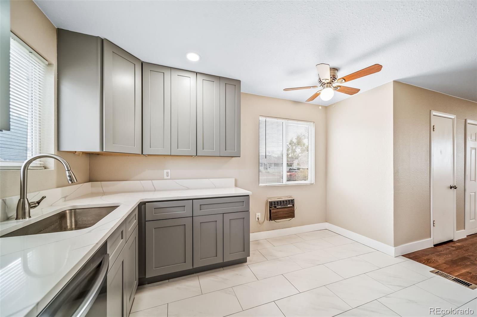MLS Image #16 for 845  macon street,aurora, Colorado