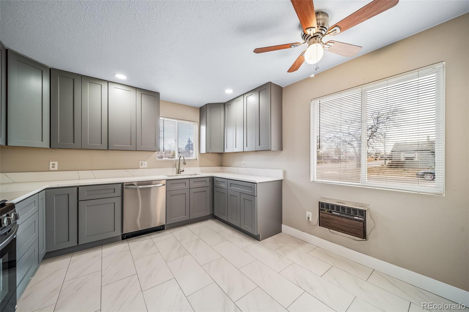 MLS Image #17 for 845  macon street,aurora, Colorado