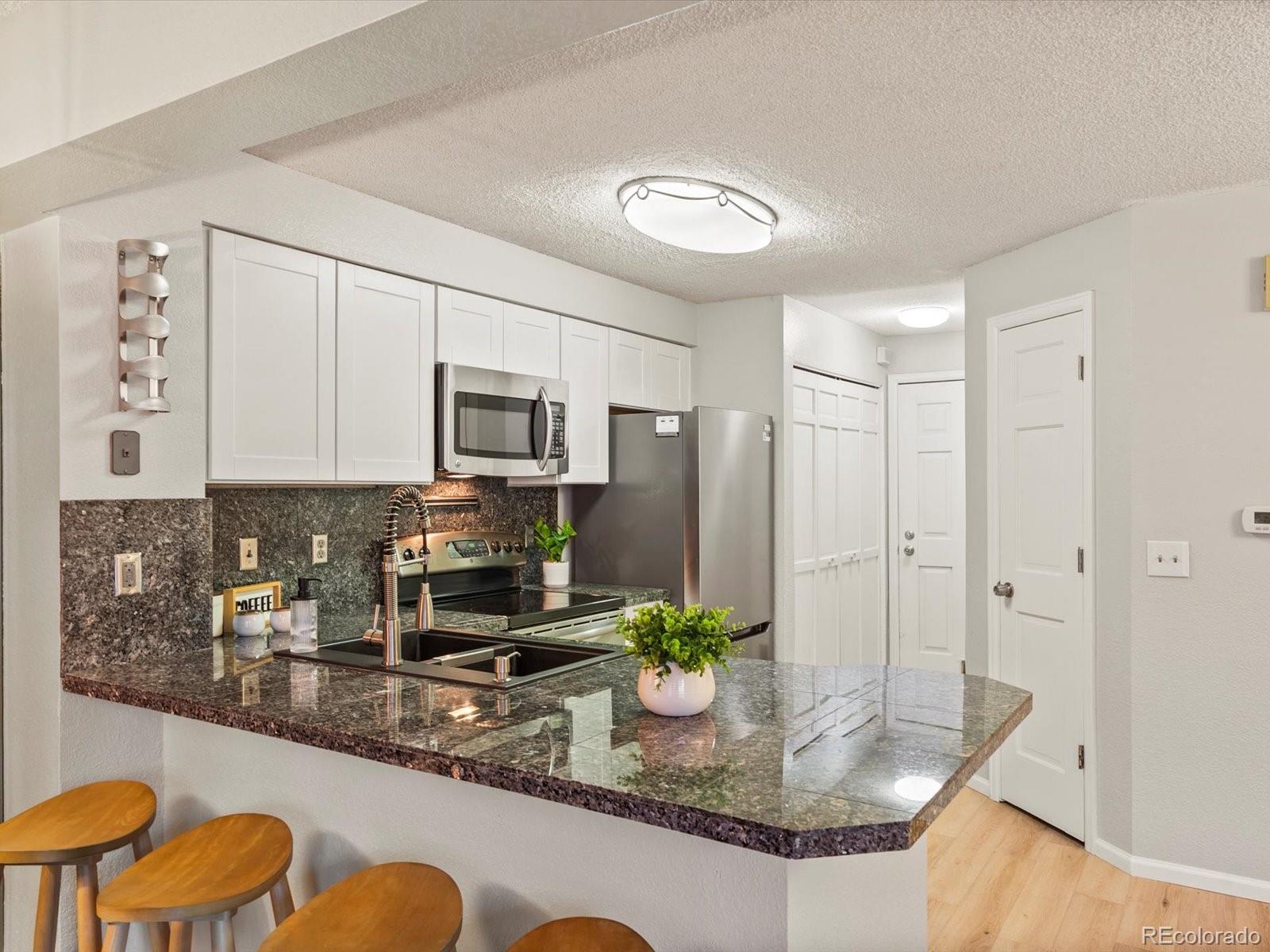 MLS Image #5 for 818 s vance street a,lakewood, Colorado