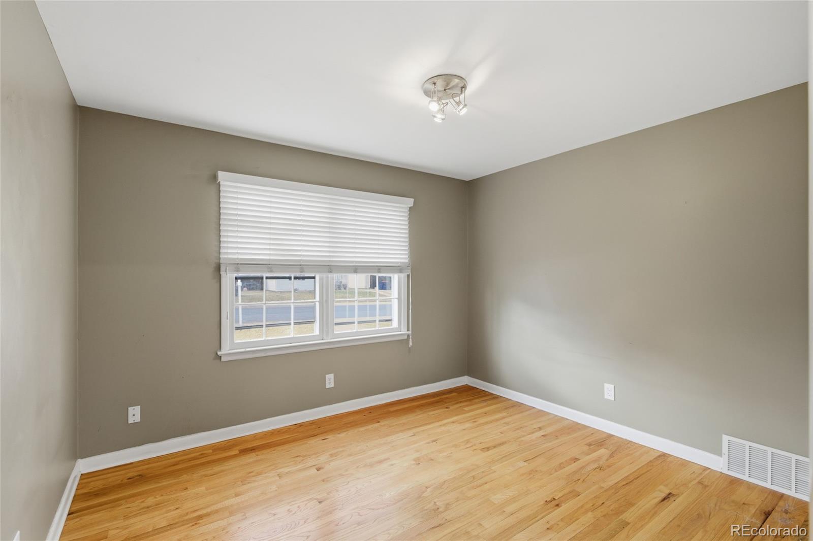 MLS Image #15 for 5136 s washington street,littleton, Colorado