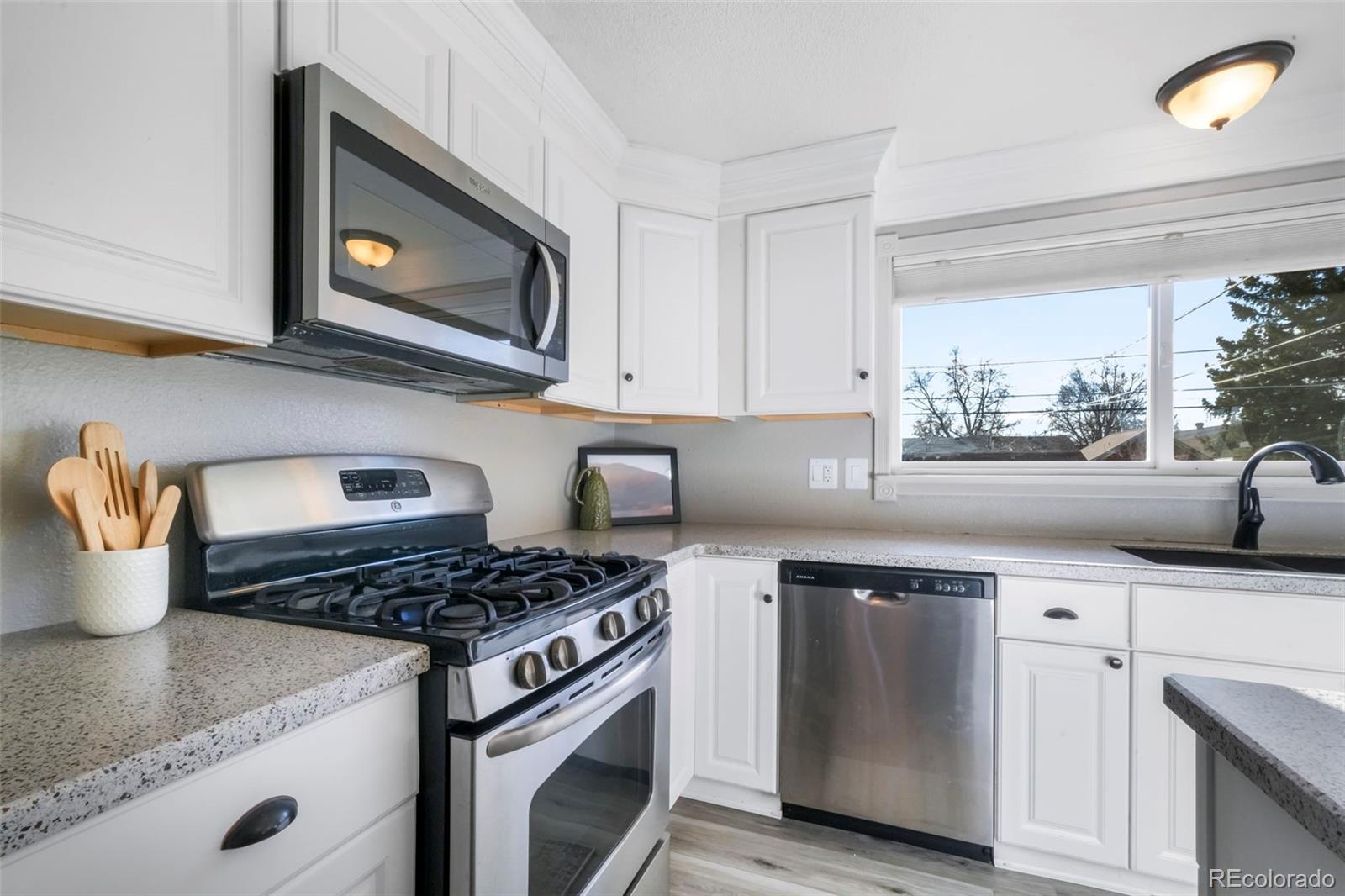 MLS Image #14 for 870  hemlock way,broomfield, Colorado