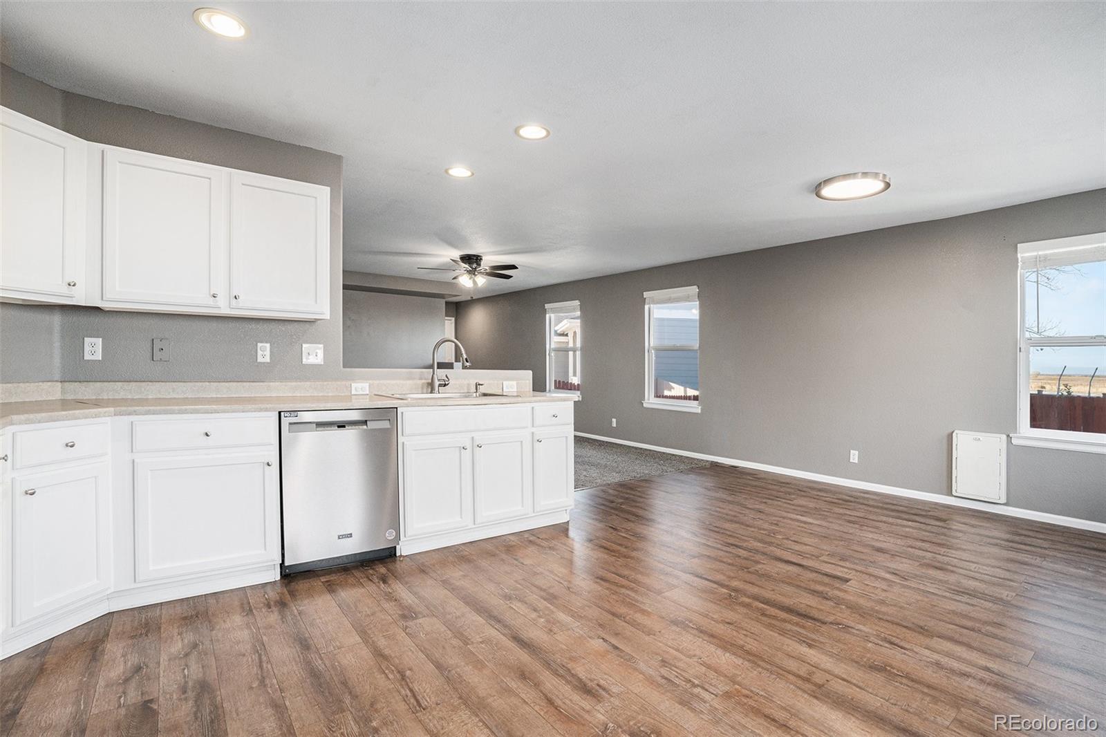 MLS Image #11 for 5568  lewiston court,denver, Colorado