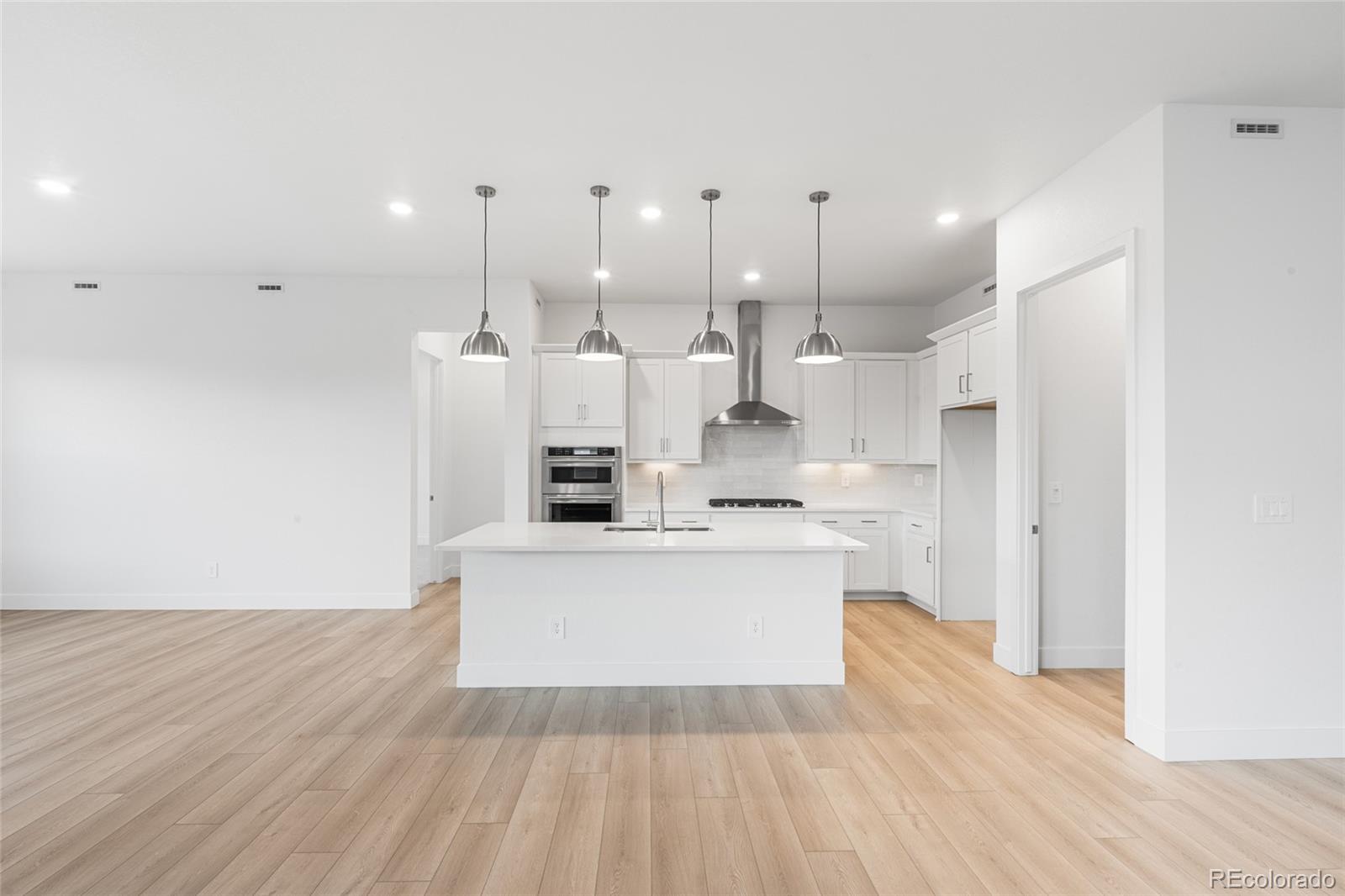 MLS Image #10 for 8644 s quemoy street,aurora, Colorado