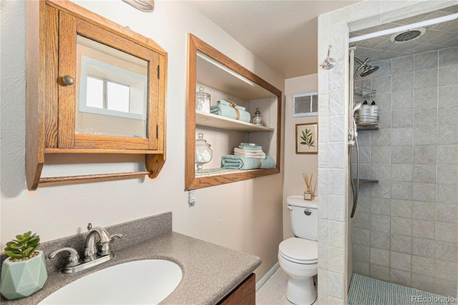 MLS Image #11 for 1559  elm street,denver, Colorado