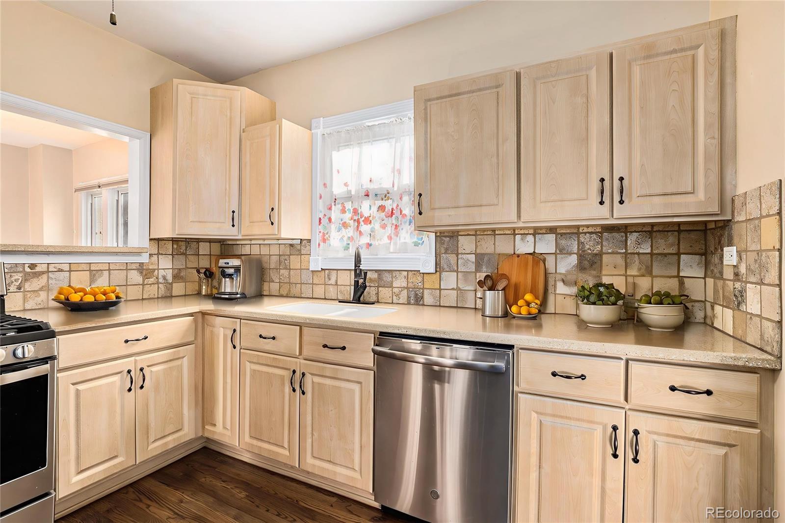 MLS Image #4 for 1559  elm street,denver, Colorado