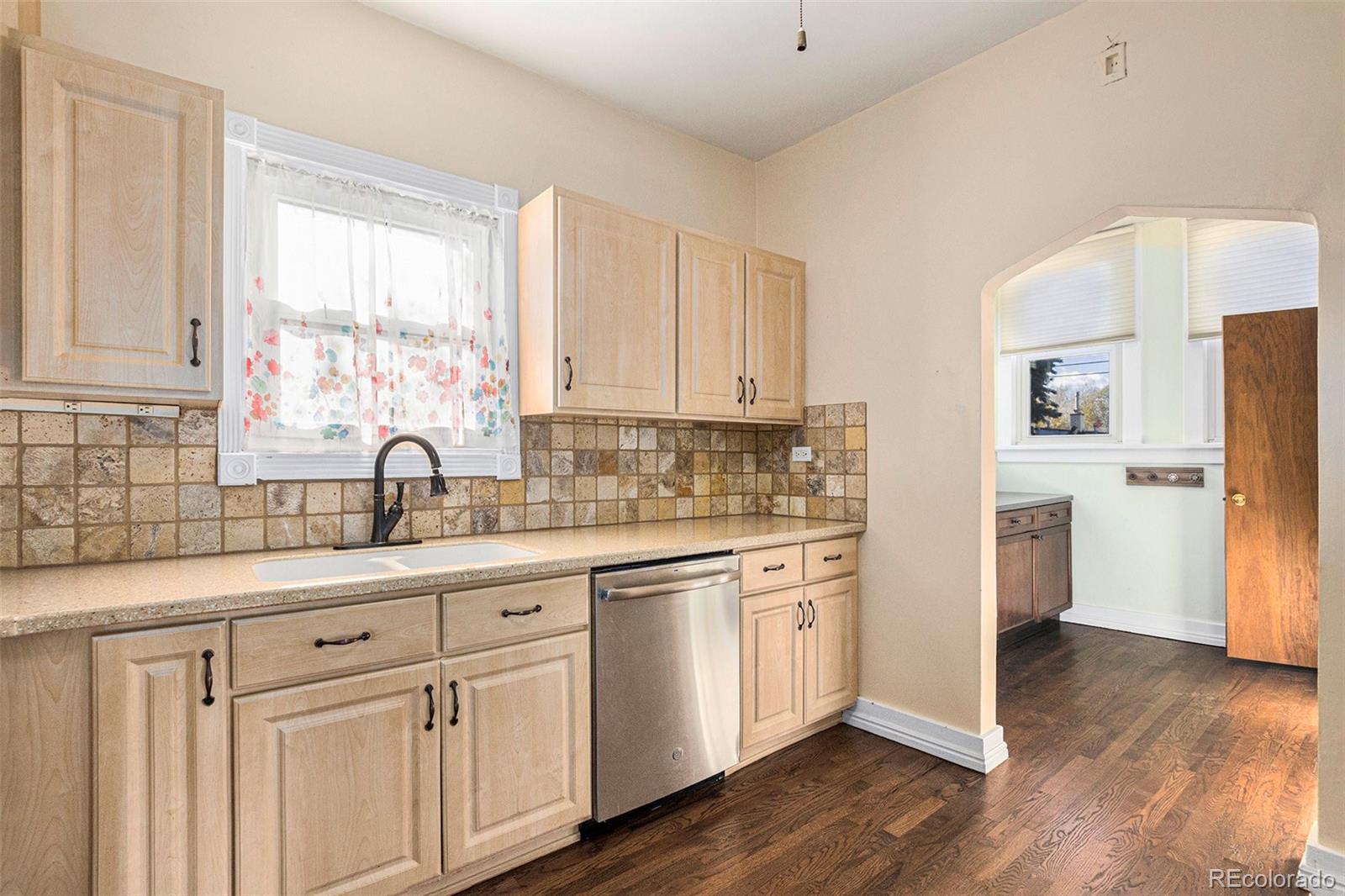 MLS Image #5 for 1559  elm street,denver, Colorado