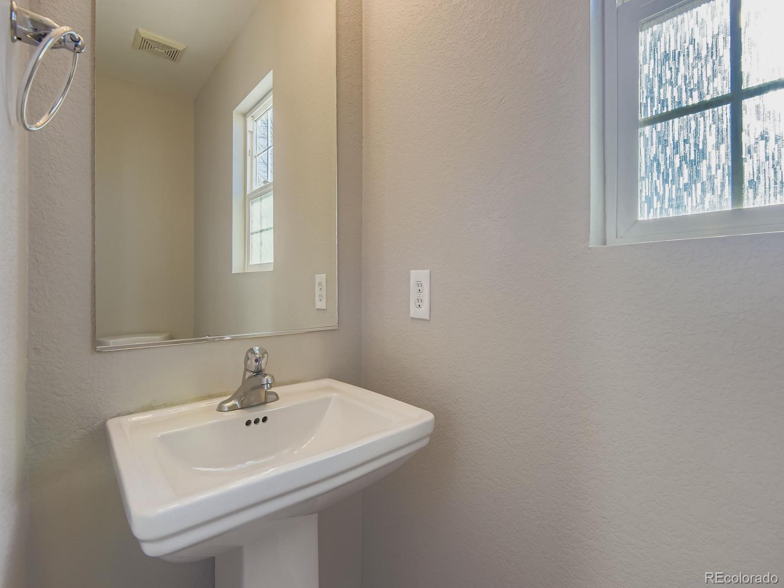 MLS Image #7 for 5570  ensenada street,denver, Colorado
