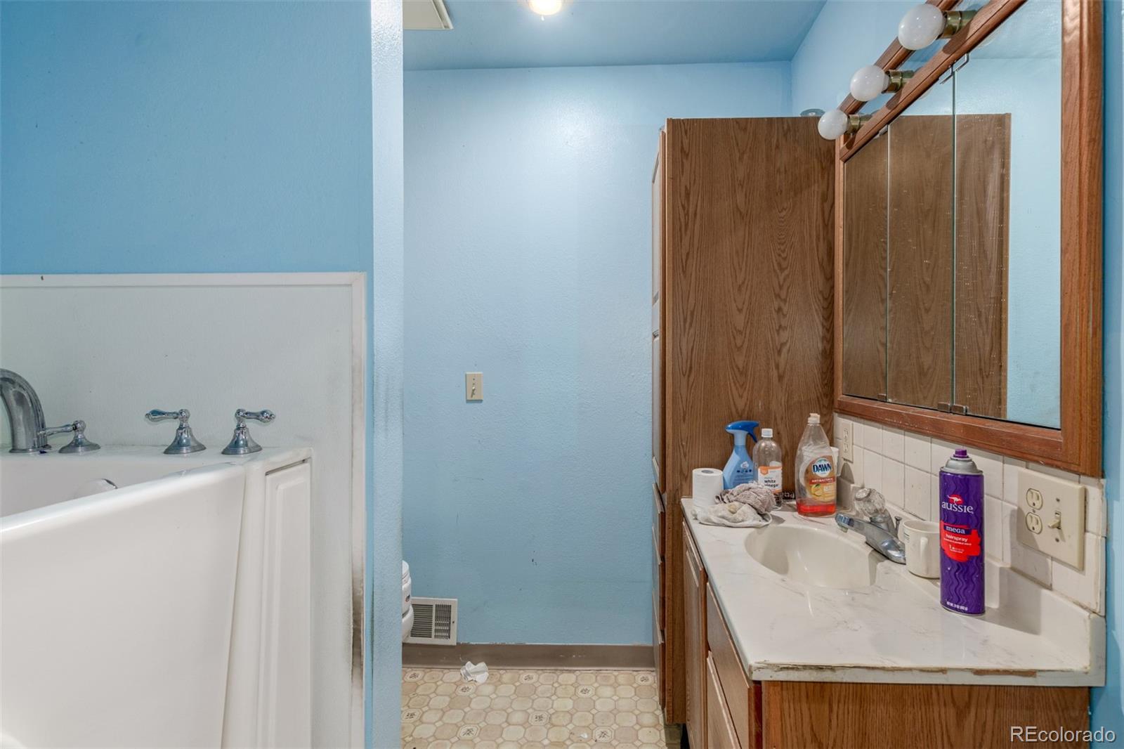 MLS Image #12 for 7480  greenwood boulevard,denver, Colorado