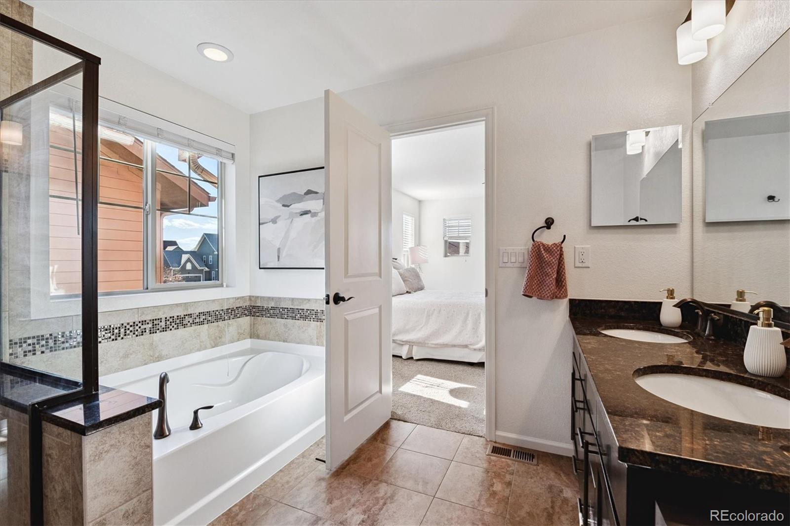 MLS Image #15 for 9467 e 52nd avenue,denver, Colorado