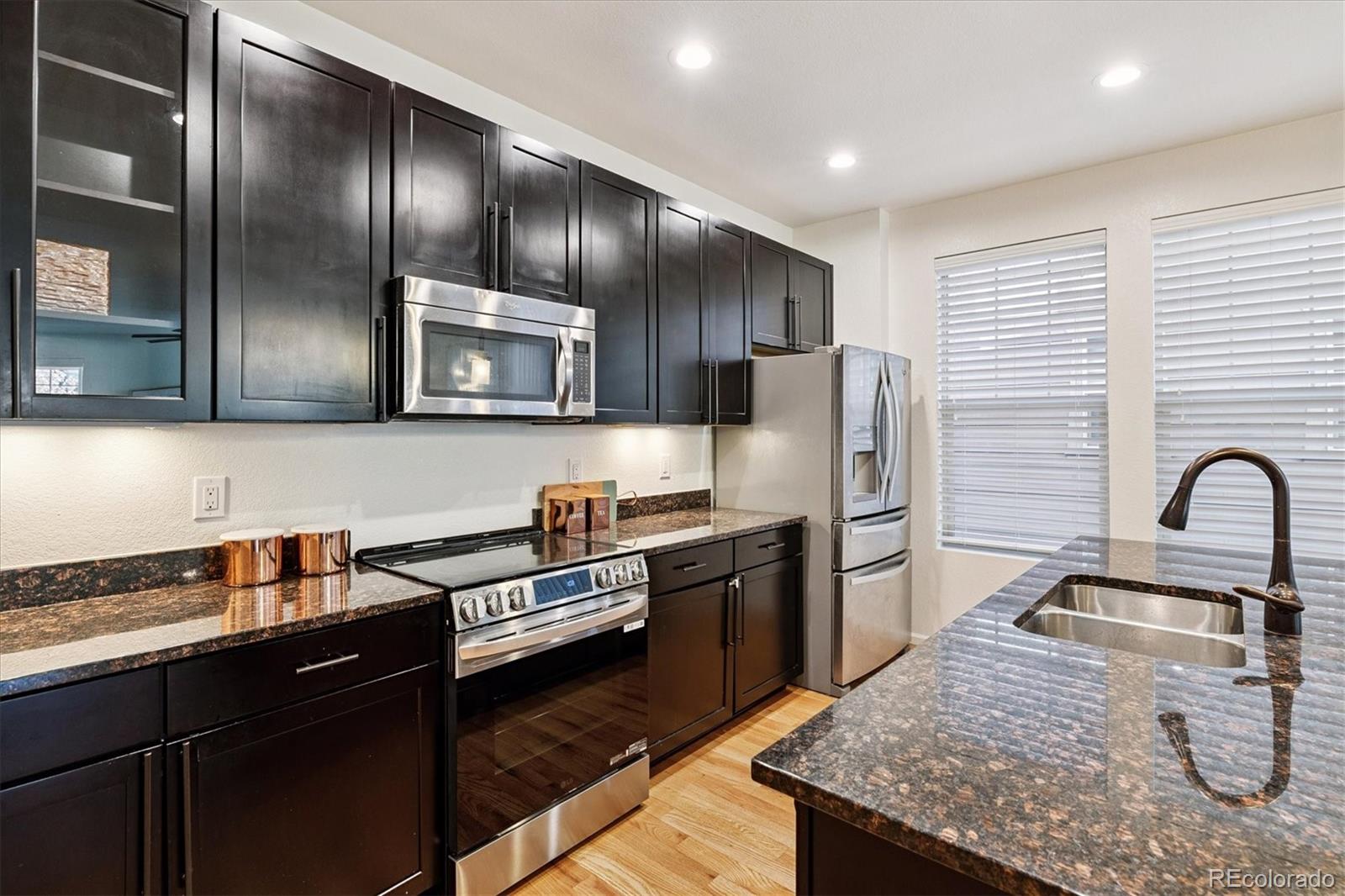 MLS Image #5 for 9467 e 52nd avenue,denver, Colorado