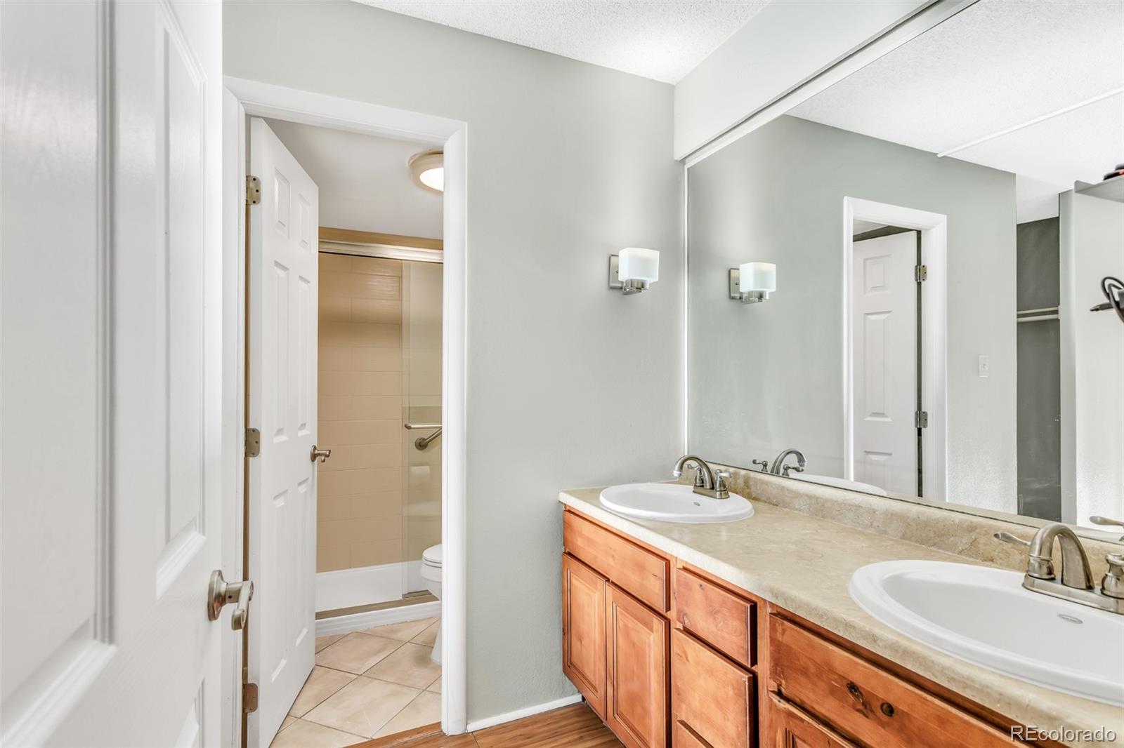 MLS Image #13 for 2880 s locust street 300n,denver, Colorado
