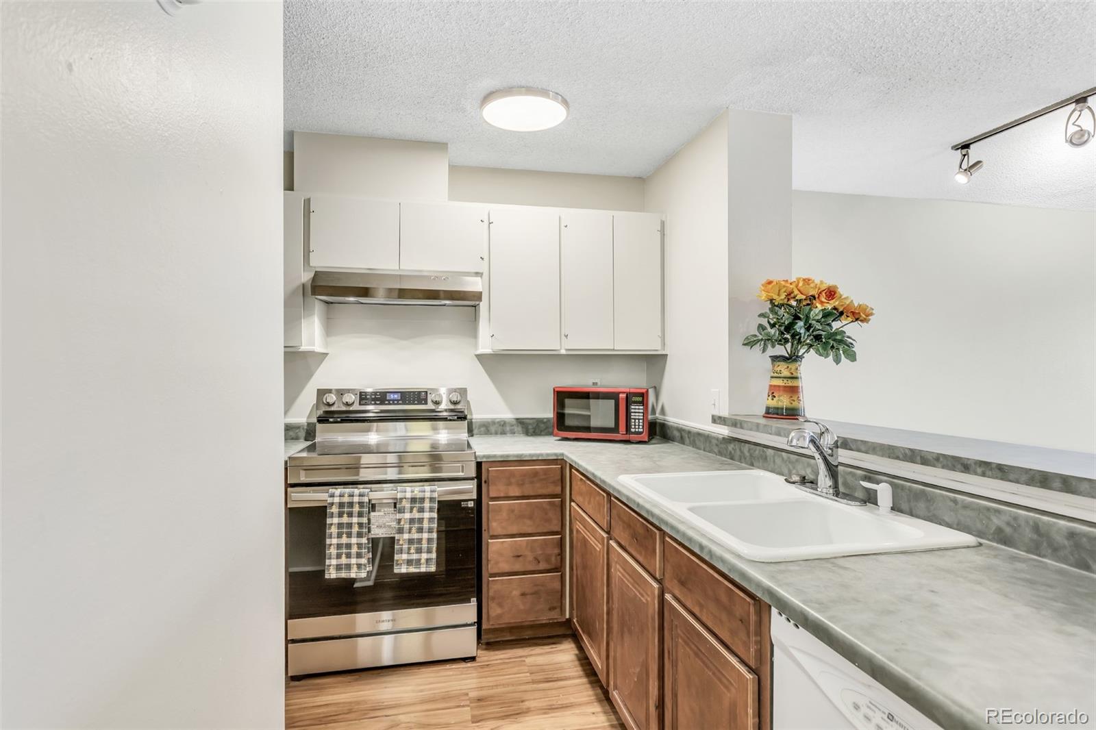 MLS Image #5 for 2880 s locust street 300n,denver, Colorado