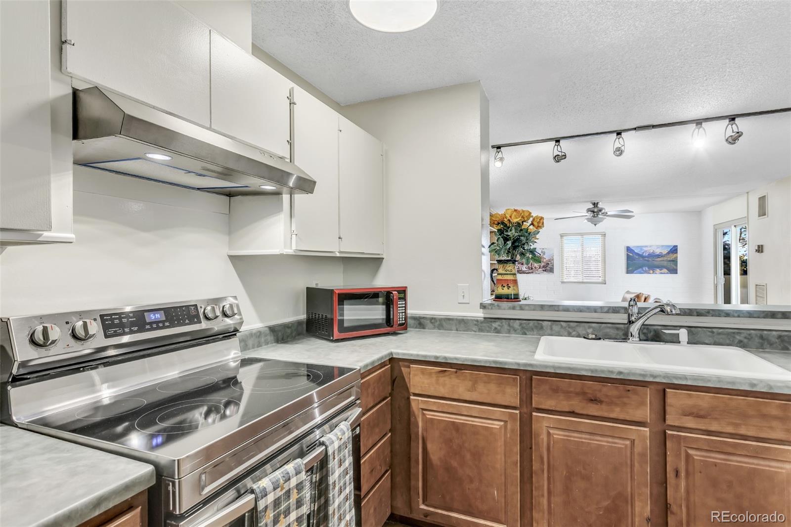 MLS Image #6 for 2880 s locust street 300n,denver, Colorado