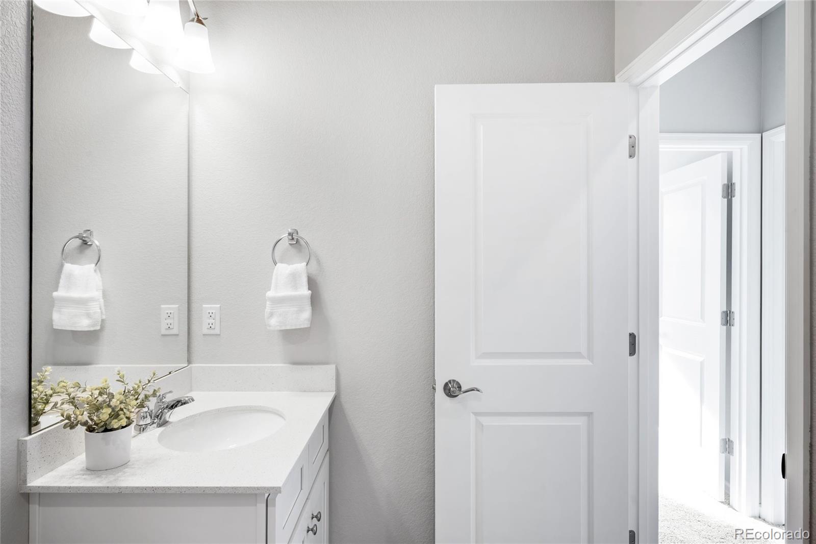 MLS Image #20 for 1983 s poplar court,denver, Colorado
