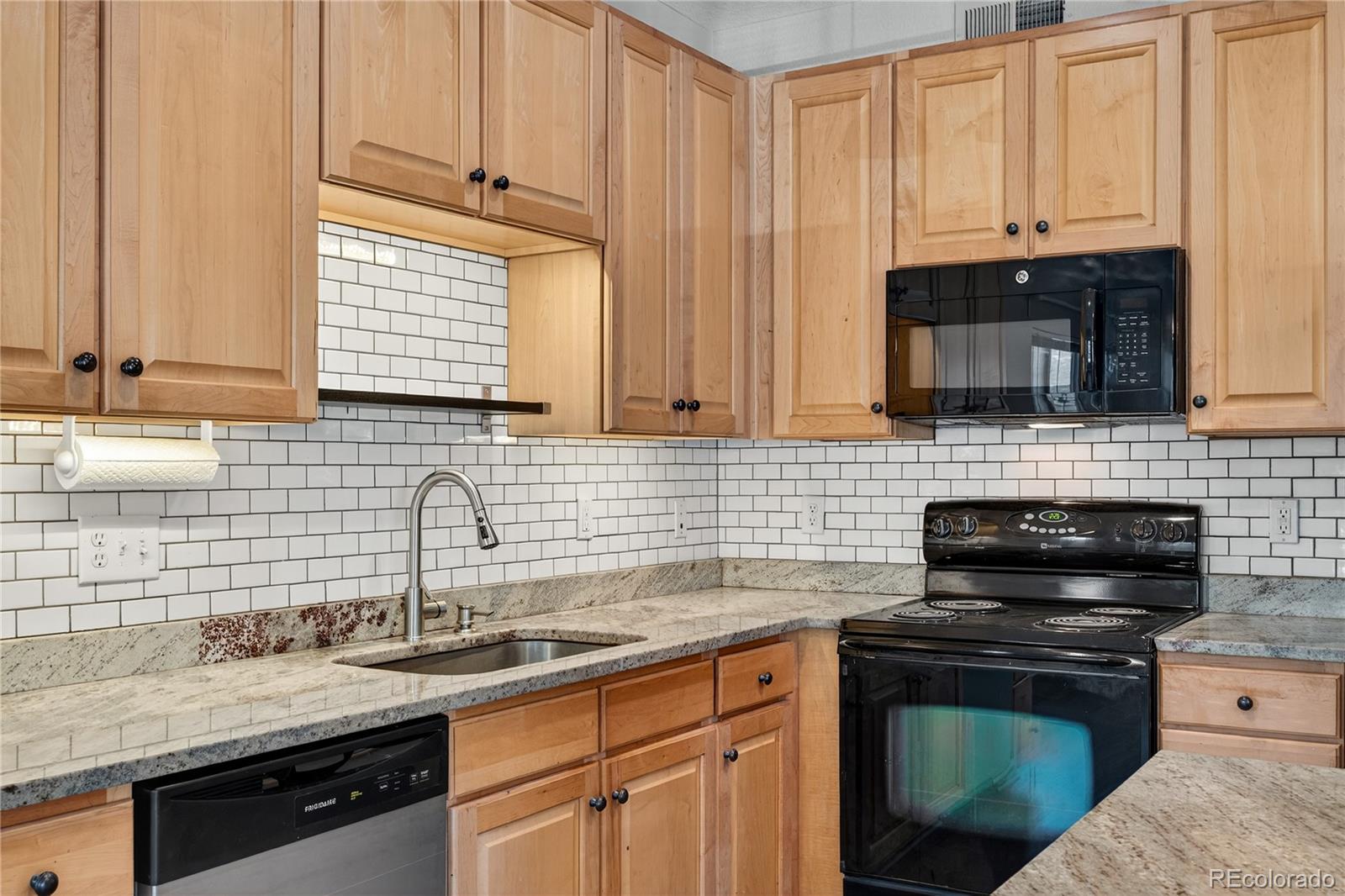 MLS Image #7 for 8105 e 11th avenue 2b,denver, Colorado