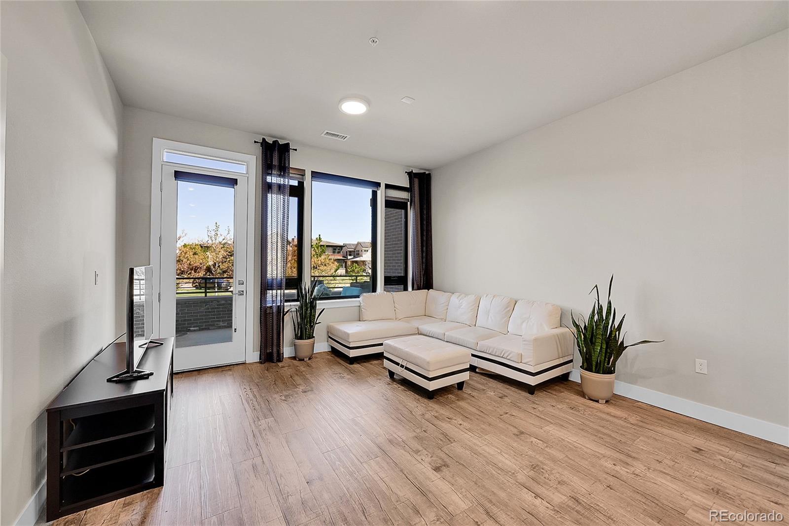 MLS Image #10 for 6619 e lowry boulevard 112,denver, Colorado