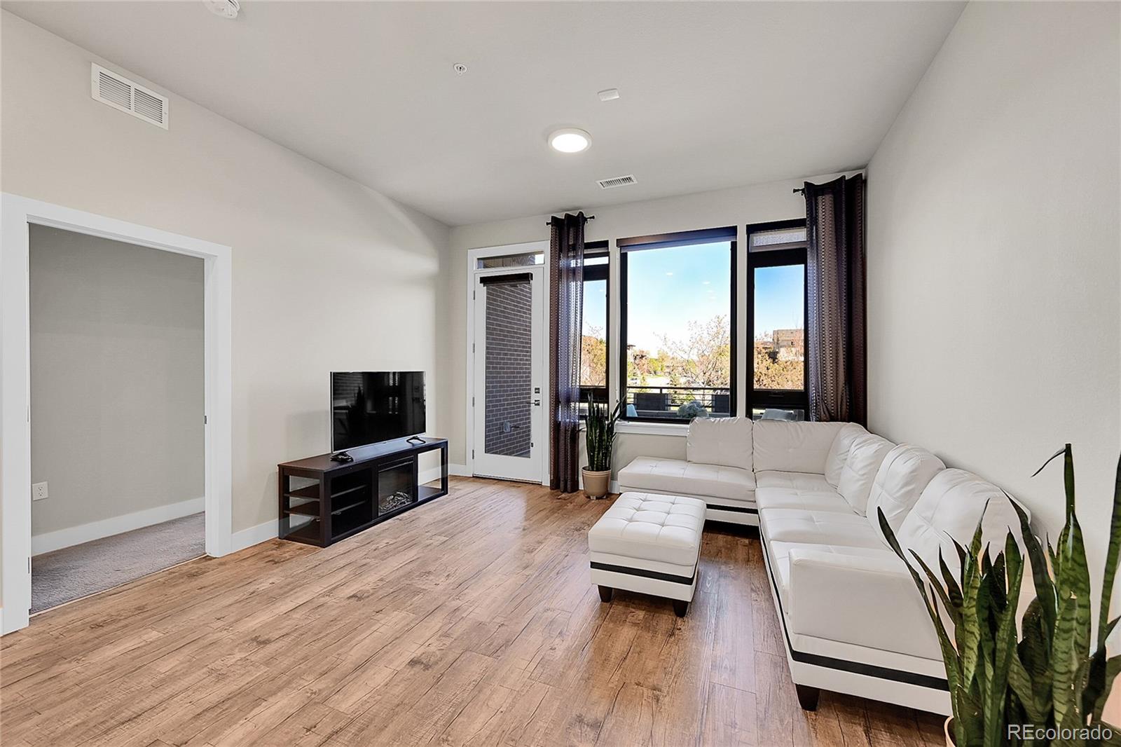 MLS Image #3 for 6619 e lowry boulevard 112,denver, Colorado