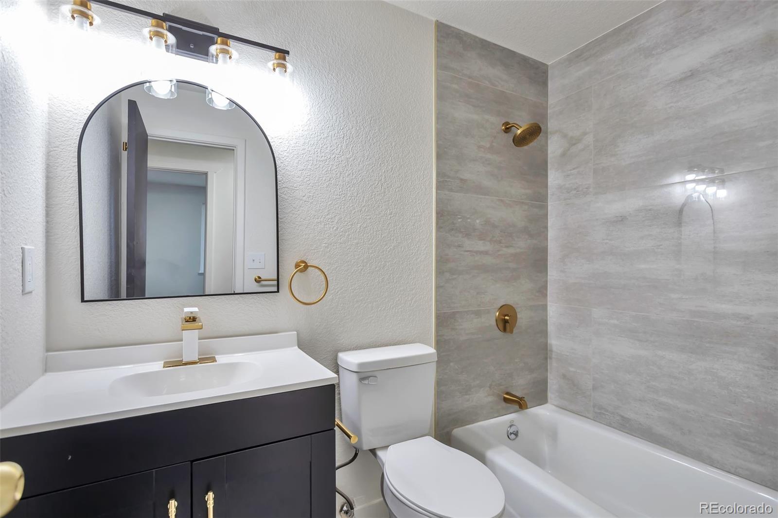MLS Image #8 for 15179 e columbia drive,aurora, Colorado